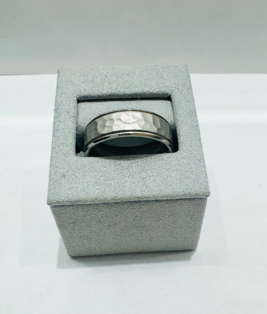 MEN’S TUNGSTEN HAMMERED WEDDING BAND WIDTH: 8mm, SIZE: 11