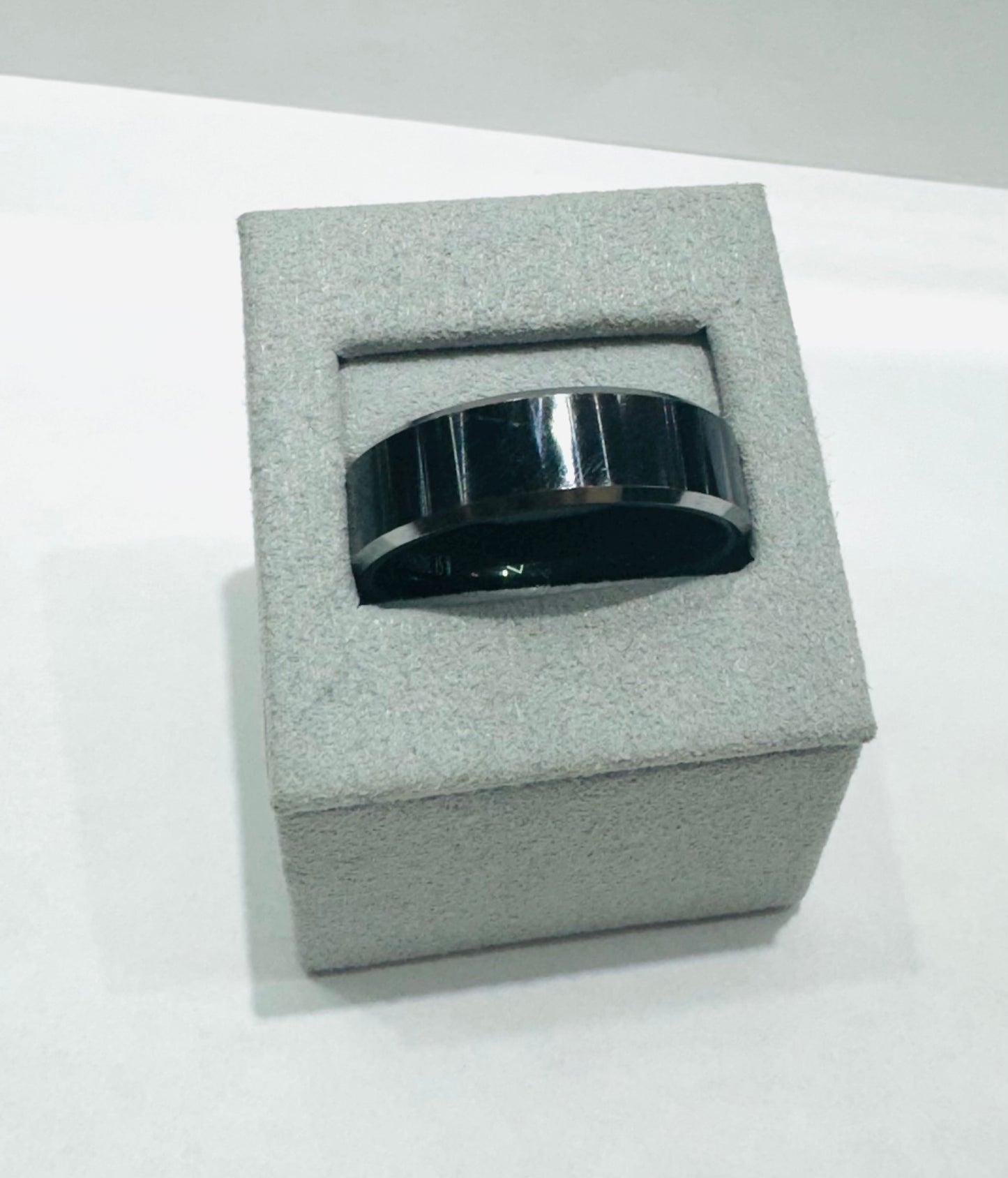 MEN’S BLACK TUNGSTEN CARBIDE WEDDING BAND WIDTH: 8mm, SIZE: 15