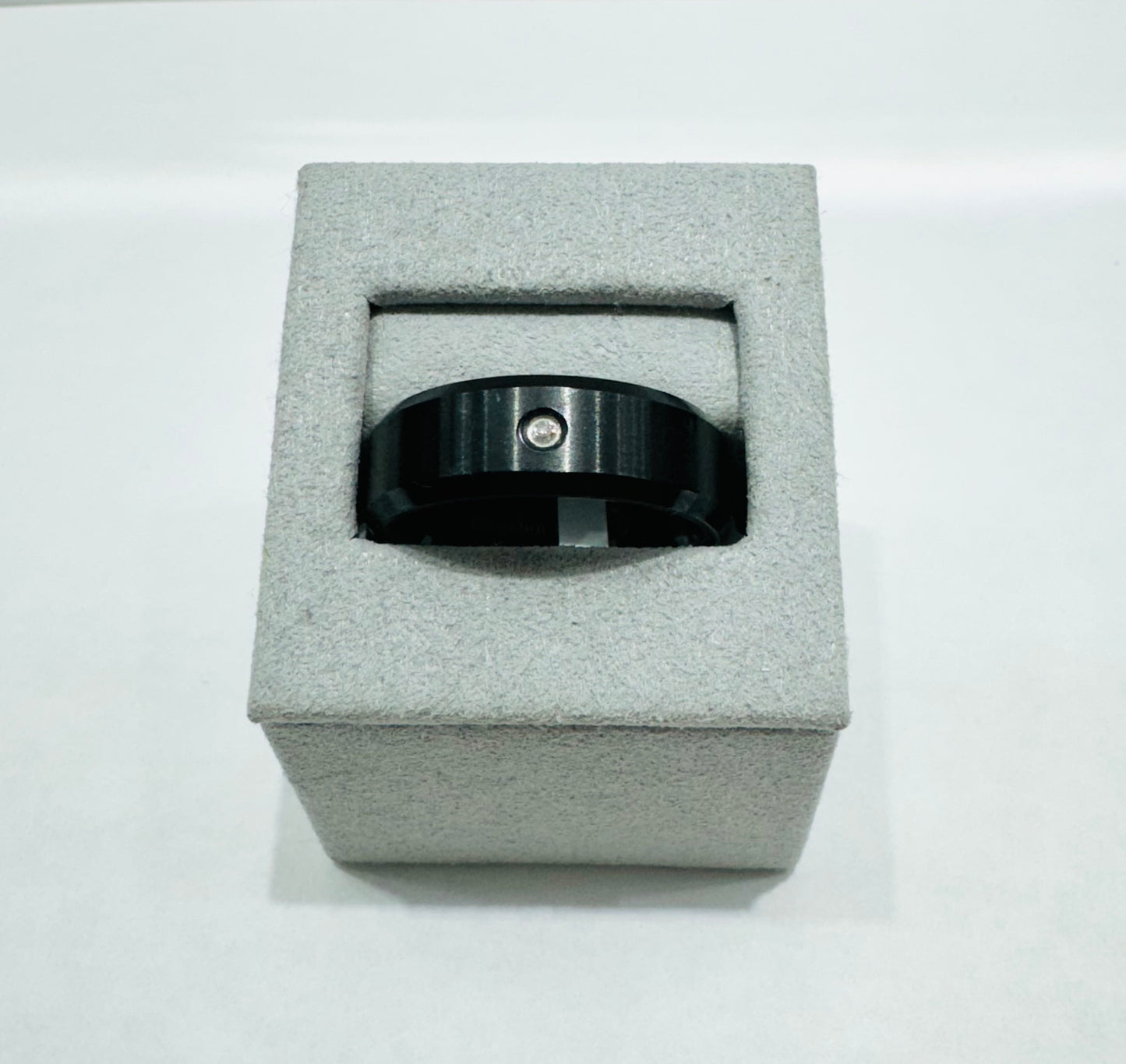 BLACK TUNGSTEN MEN’S WEDDING BAND WITH ONE CZ STONE, WIDTH: 8mm, SIZE: 12