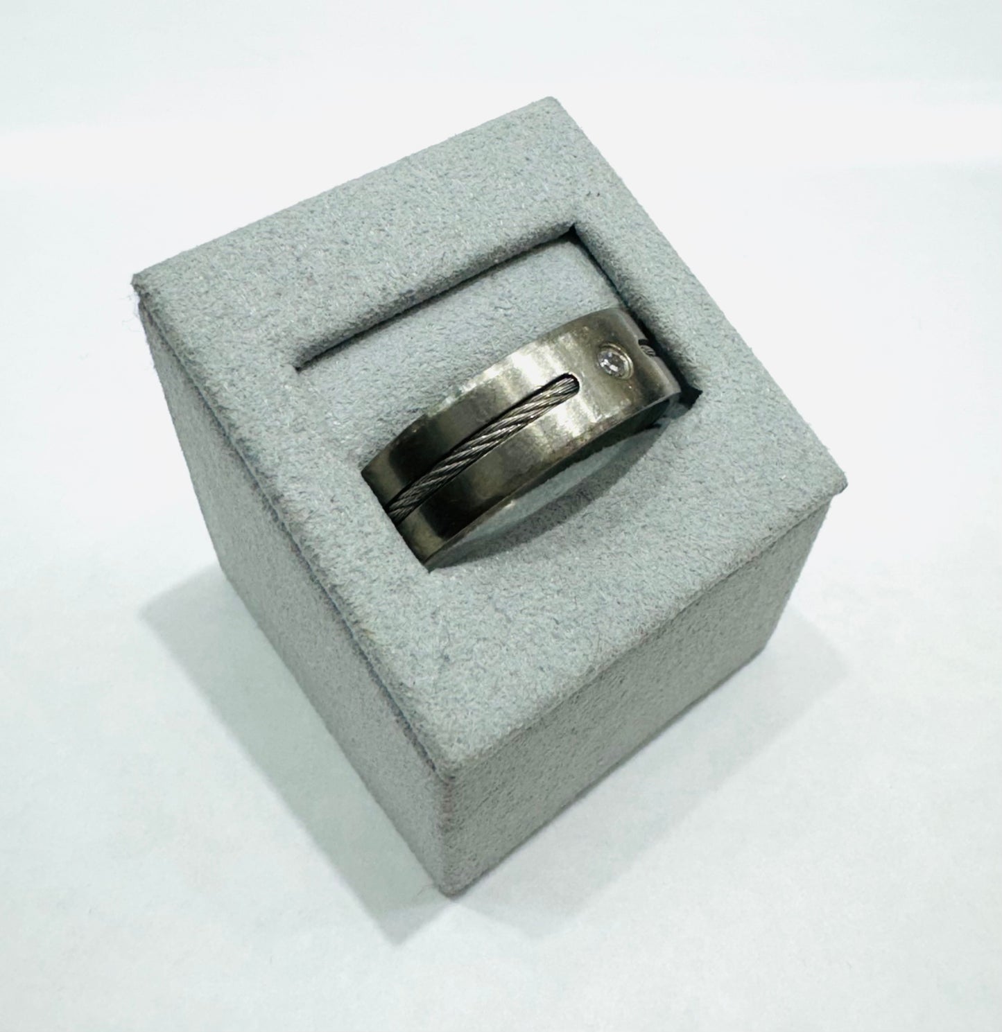 MENS TITANIUM BAND WITH CABLE INLAY CZ STONE, WIDTH: 8mm, SIZE: 13