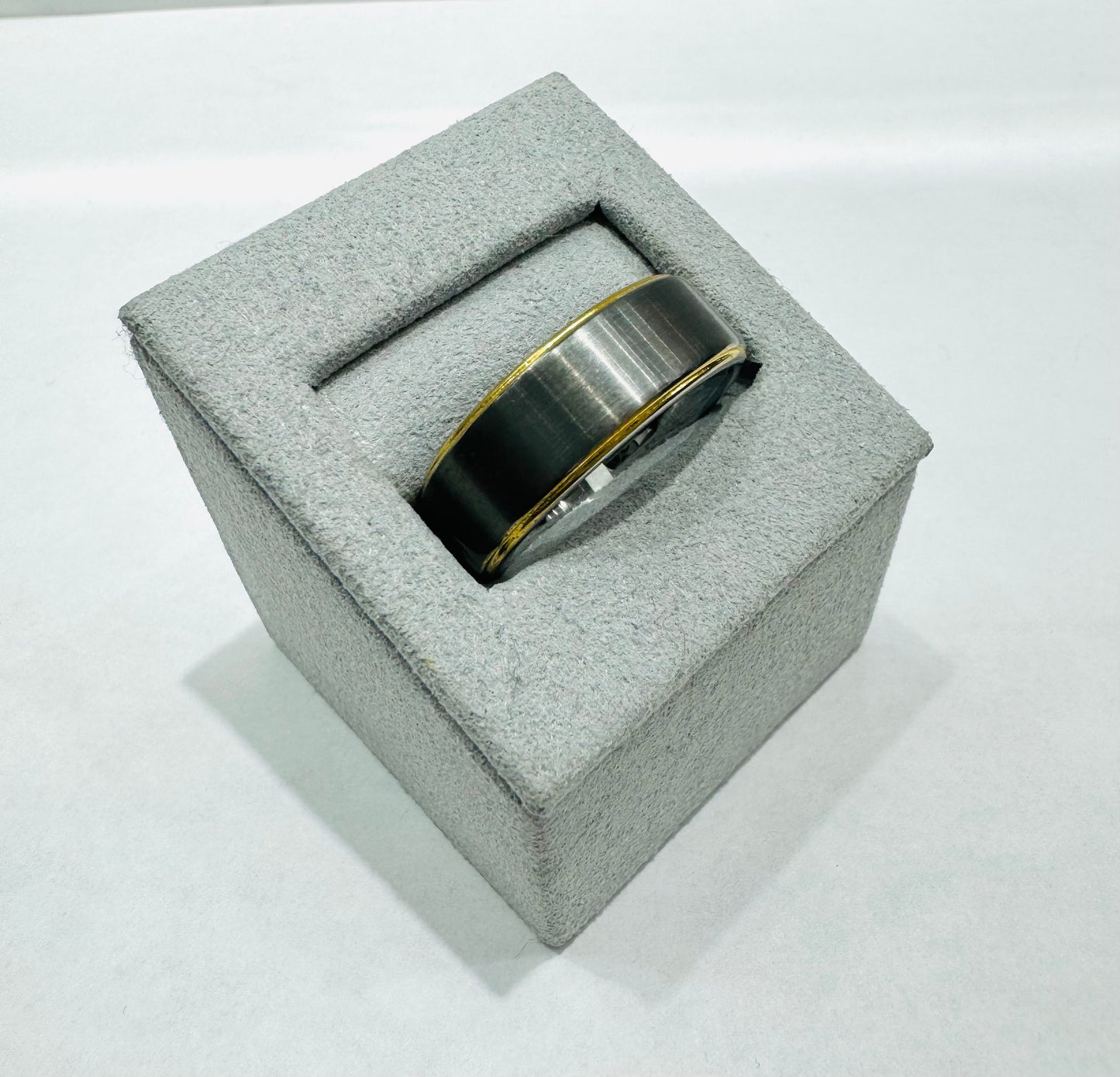 TWO TONED TUNGSTEN CARBIDE MENS WEDDING BAND 8mm, SIZE: 10.5