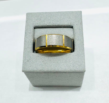 TUNGSTEN CARBIDE MENS WEDDING BAND WITH SANDBLASTED GOLD & SILVER TONE PLATED EDGES, WIDTH: 8mm, SIZE: 12