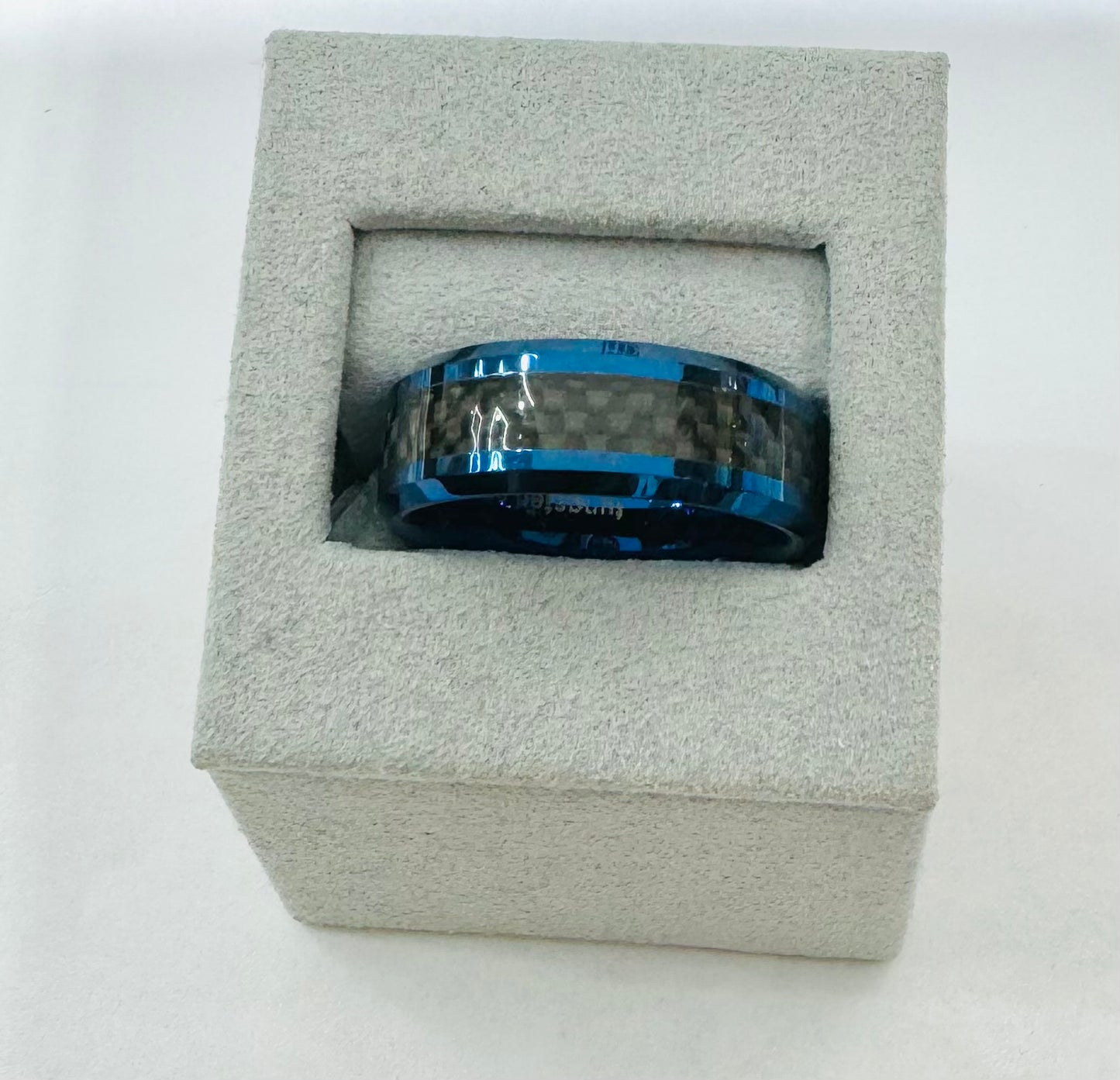 BLUE TUNGSTEN CARBIDE MENS BAND WITH BLACK CARBON FIBER INLAY, WIDTH: 8mm, SIZE: 10