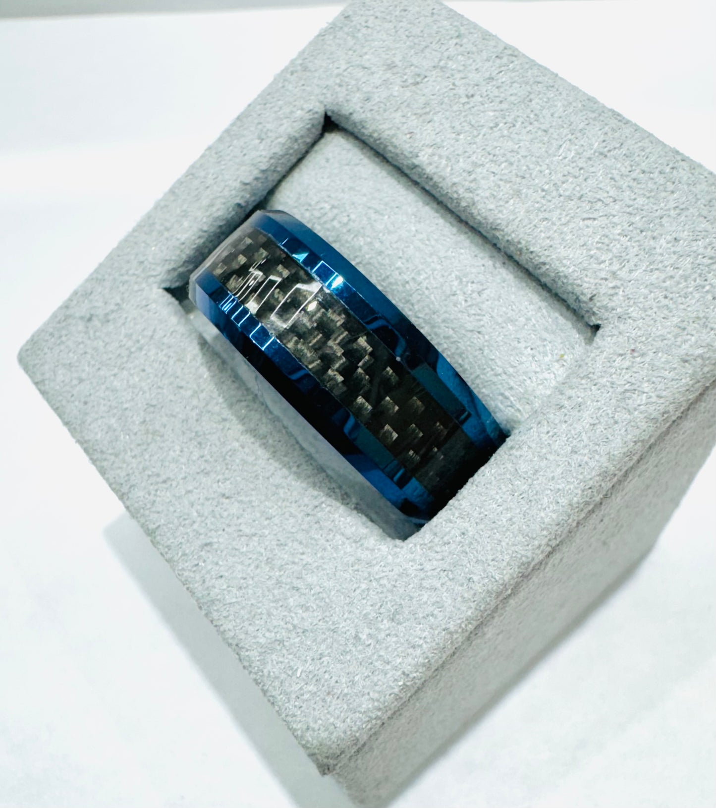 BLUE TUNGSTEN CARBIDE MENS BAND WITH BLACK CARBON FIBER INLAY, WIDTH: 8mm, SIZE: 10
