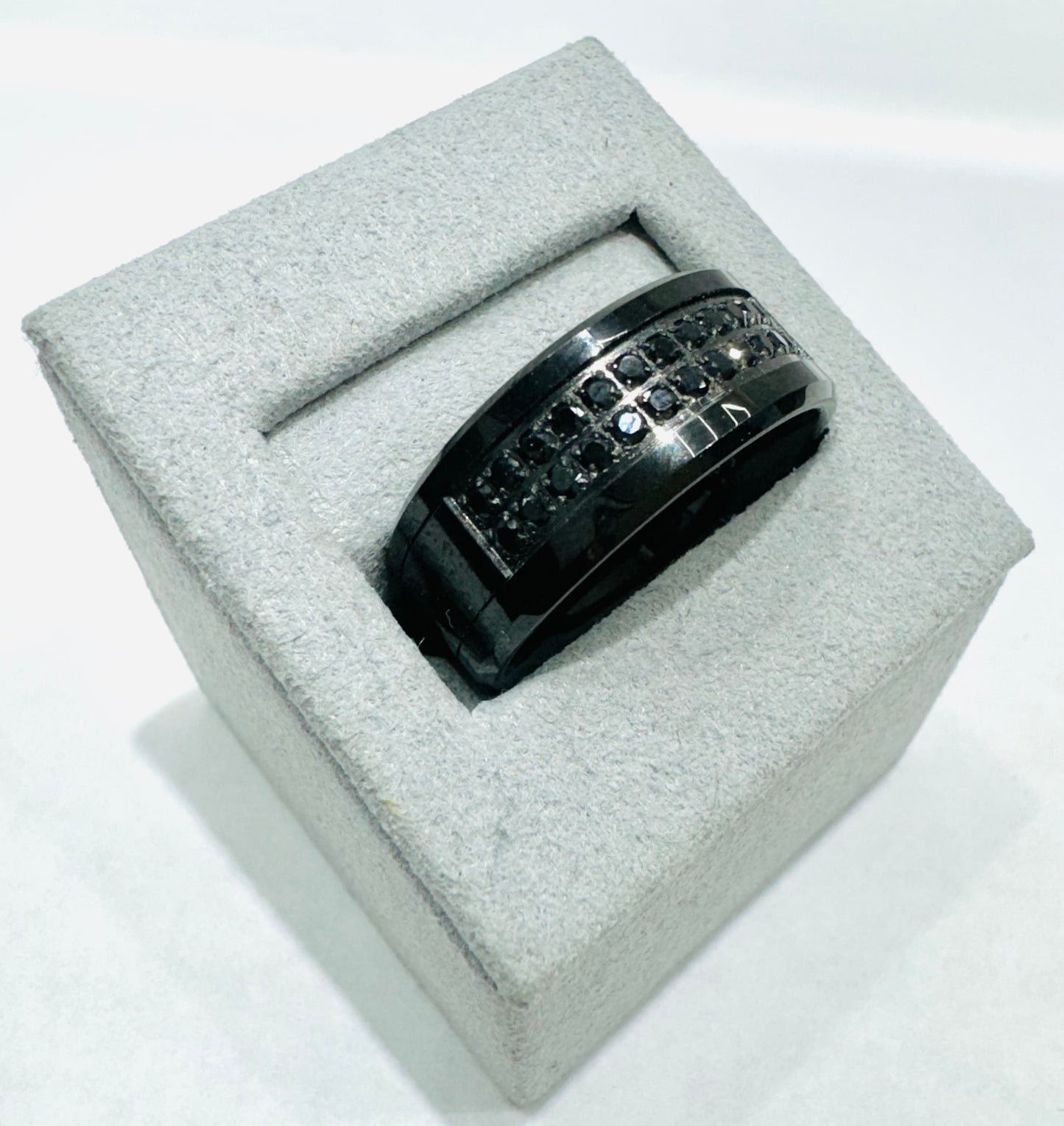 BLACK TUNGSTEN CARBIDE MENS WEDDING BAND WITH BLACK STONES, WIDTH: 9.5mm, SIZE: 11