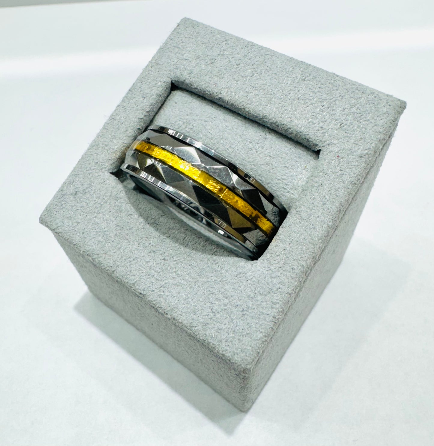 MENS FACETED TUNGSTEN WEDDING BAND WITH GOLD TONE INLAY, WIDTH: 7.7mm, SIZE: 12
