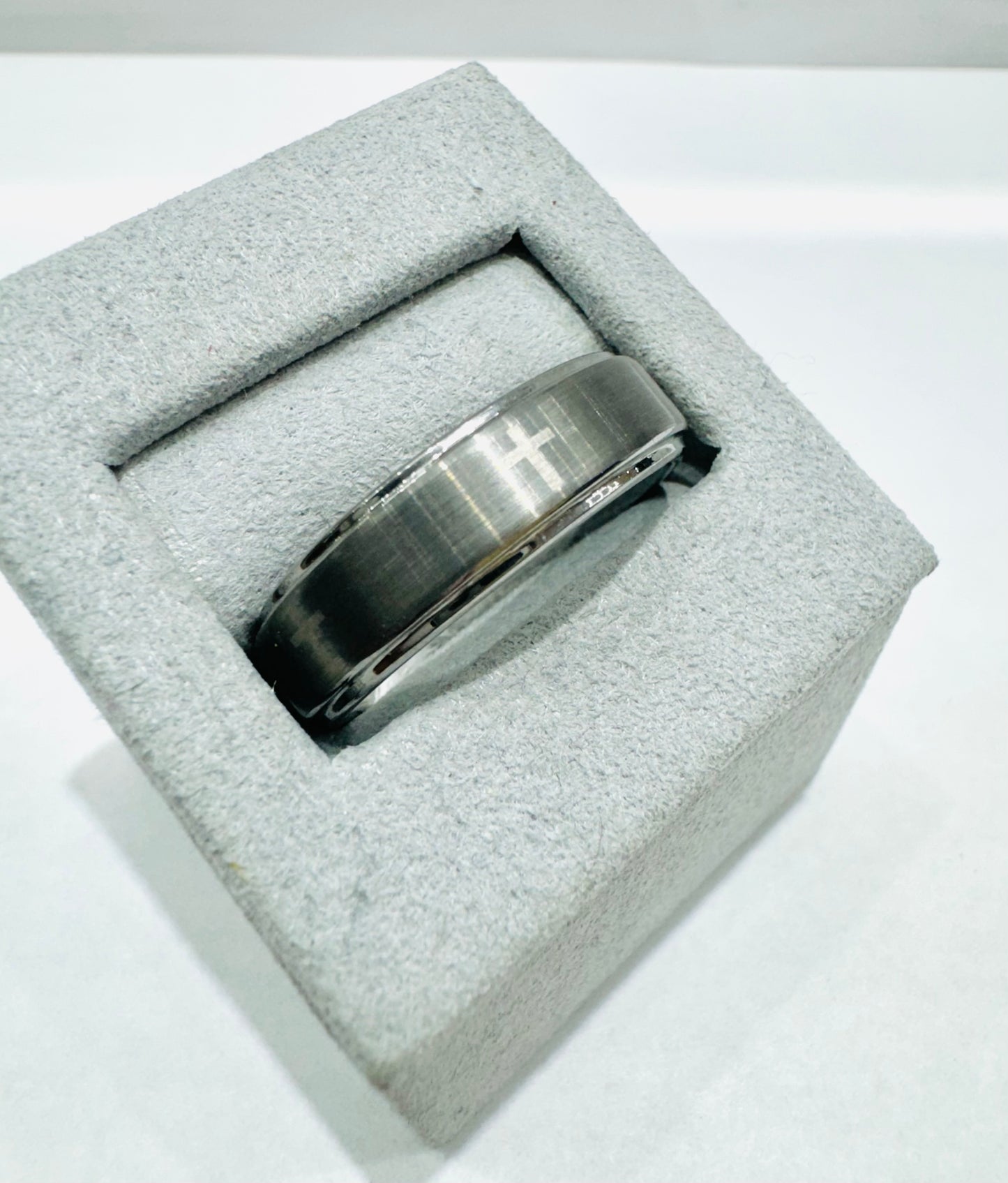 MENS TUNGSTEN CARBIDE WEDDING BAND WITH ENGRAVED CROSS, WIDTH: 6.7mm, SIZE: 12