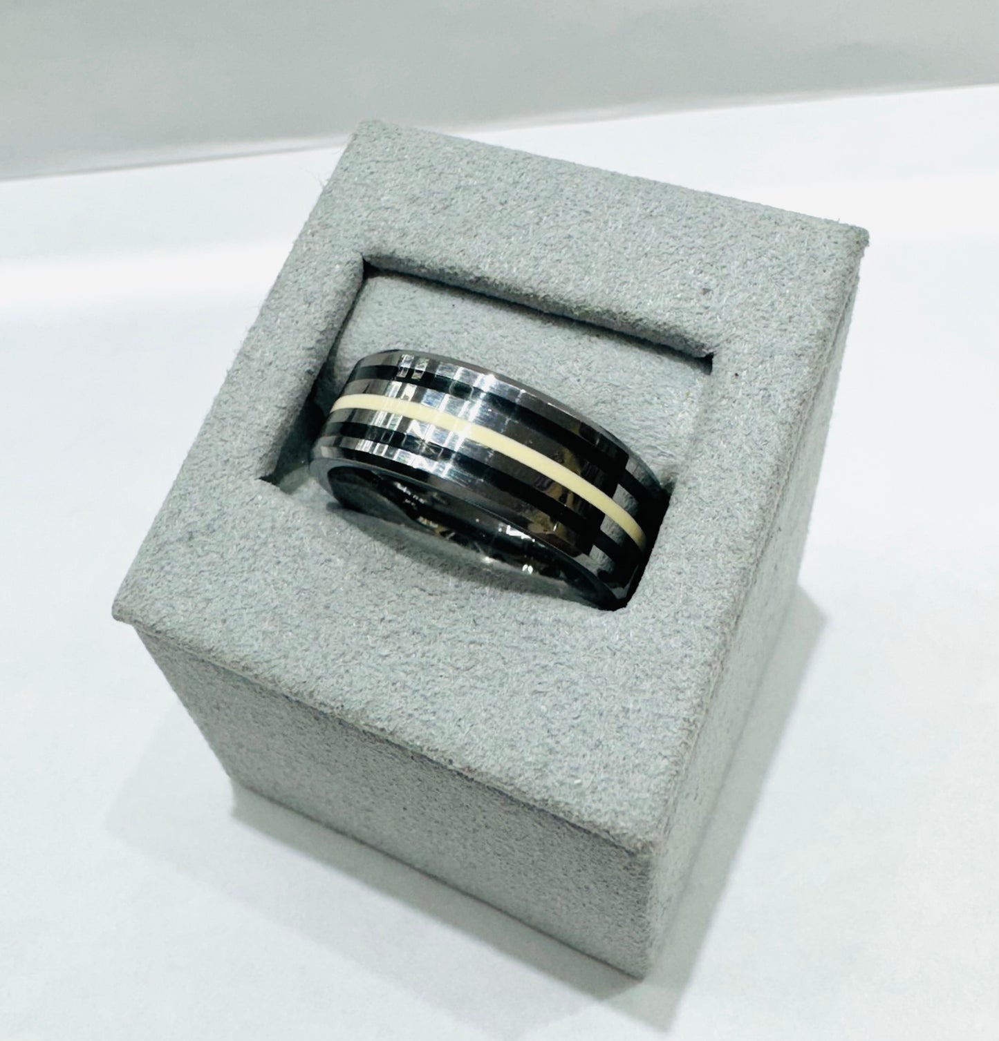 TUNGSTEN CARBIDE WEDDING BAND 8mm, SIZE: 9