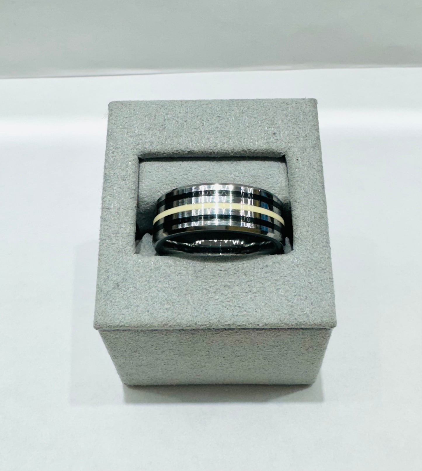 TUNGSTEN CARBIDE WEDDING BAND 8mm, SIZE: 9