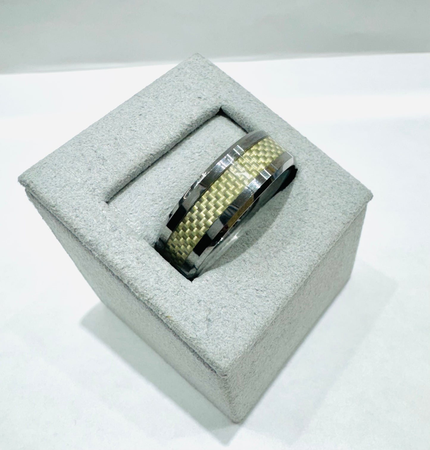 TUNGSTEN CARBIDE WEDDING BAND WITH CREAM CARBON FIBER INLAY, WIDTH: 8mm, SIZE: 13