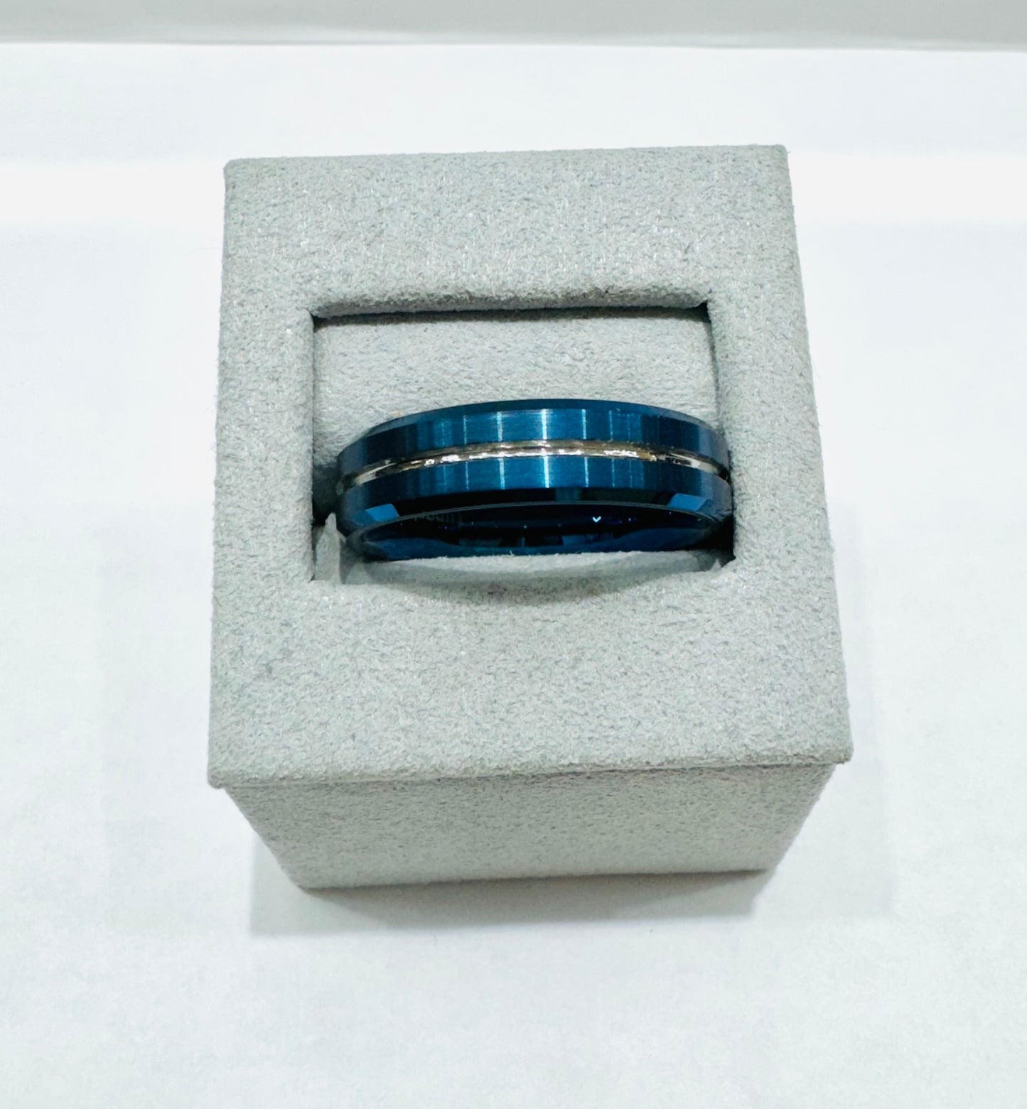 BLUE TUNGSTEN CARBIDE BAND WITH BRUSHED FINISH & SILVER TONE ACCENT GROOVE, WIDTH: 6mm, SIZE: 12
