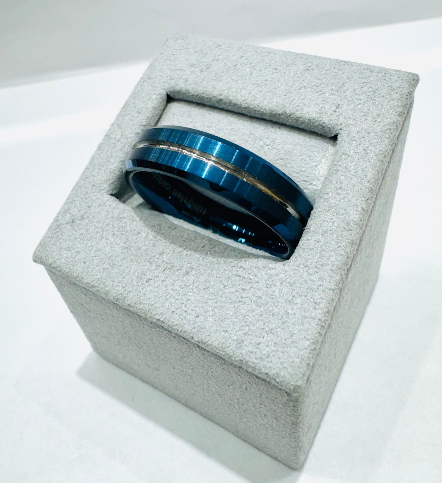 BLUE TUNGSTEN CARBIDE BAND WITH BRUSHED FINISH & SILVER TONE ACCENT GROOVE, WIDTH: 6mm, SIZE: 12
