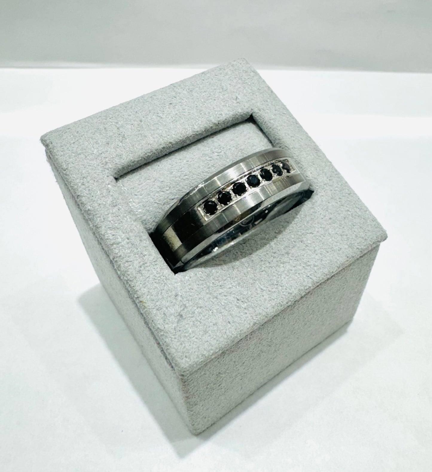 MENS TUNGSTEN CARBIDE WEDDING BAND WITH BLACK CZ STONES, WIDTH: 7.5mm, SIZE: 12