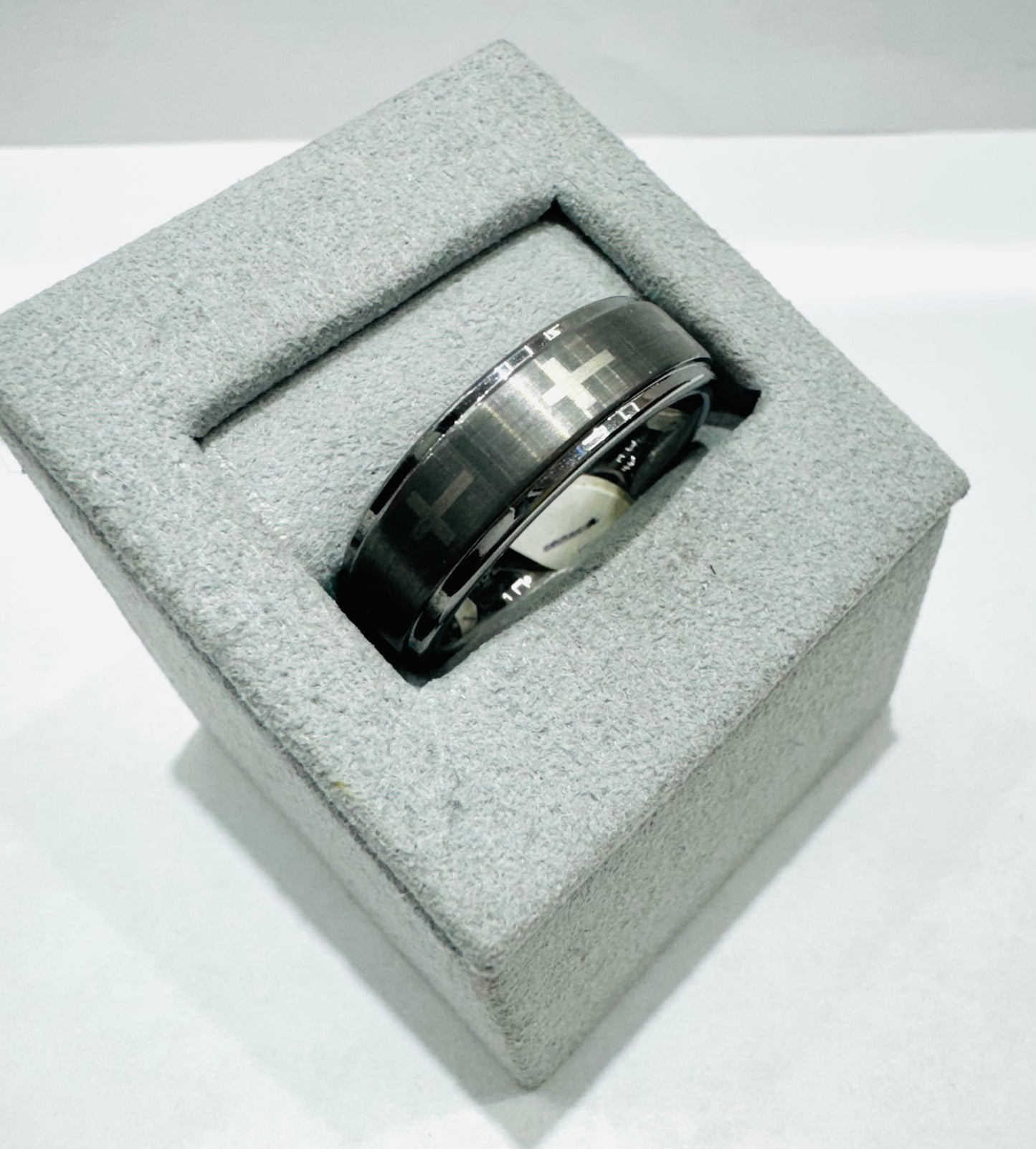 TUNGSTEN CARBIDE WEDDING BAND WITH ENGRAVED CROSS DESIGN 6.8mm, SIZE: 10