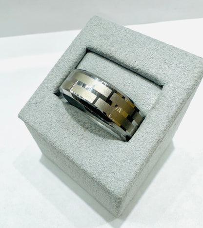 TWO TONED TUNGSTEN CARBIDE MENS WEDDING BAND WITH BRICK PATTERN 7.8mm, SIZE: 11.5