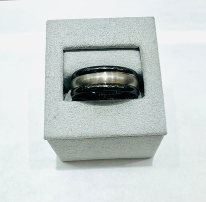 TITANIUM MENS WEDDING BAND WITH BLACK & SILVER FINISH 8mm, SIZE: 11