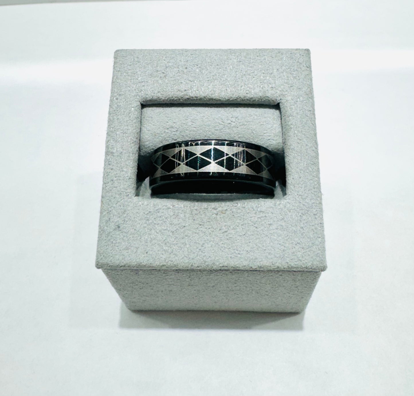 BLACK TUNGSTEN CARBIDE WEDDING BAND WITH GEOMETRIC PATTERN INLAY 7mm, SIZE: 11