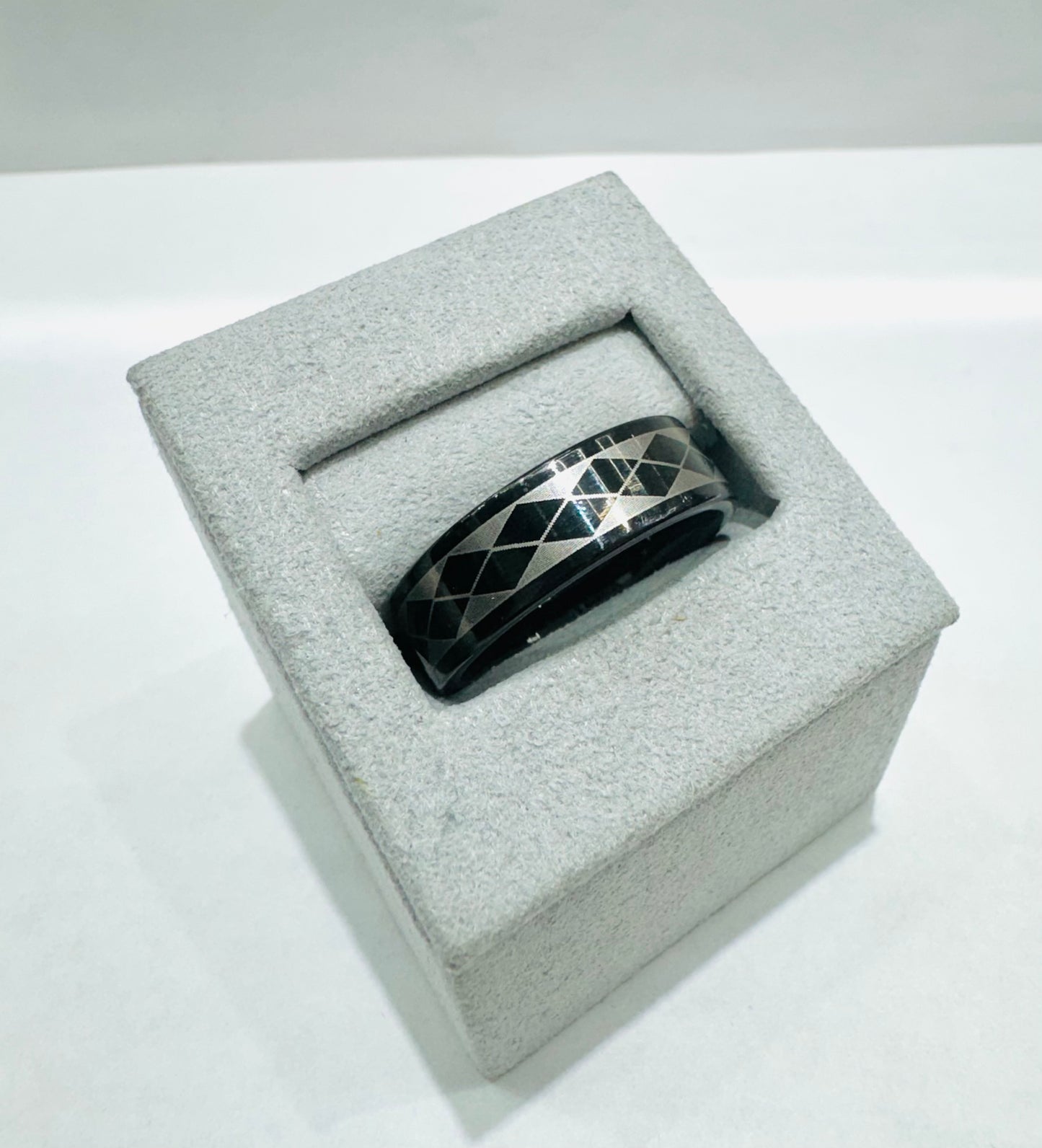 BLACK TUNGSTEN CARBIDE WEDDING BAND WITH GEOMETRIC PATTERN INLAY 7mm, SIZE: 11