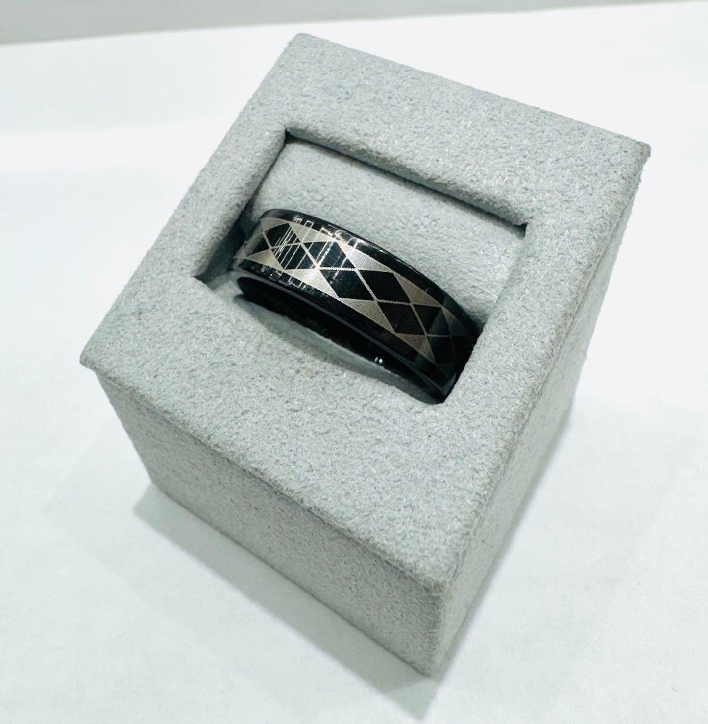 BLACK TUNGSTEN CARBIDE WEDDING BAND WITH GEOMETRIC PATTERN INLAY 7mm, SIZE: 11