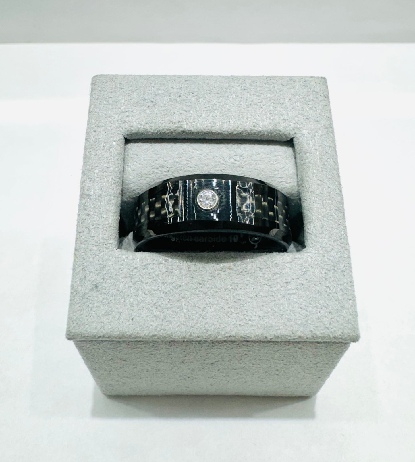 BLACK TUNGSTEN CARBIDE WEDDING BAND WITH CARBON FIBER INLAY & ONE CZ STONE 8mm, SIZE: 10