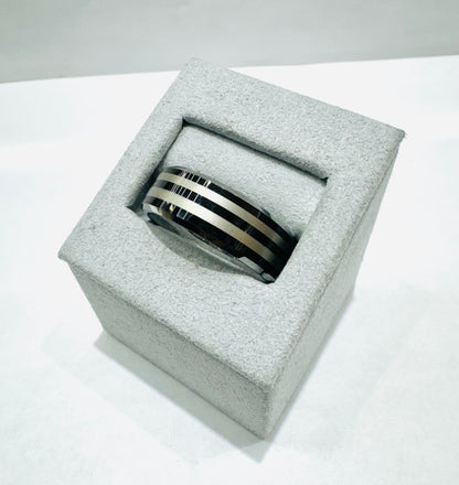 TWO TONED TUNGSTEN CARBIDE MENS WEDDING BAND WITH POLISHED STRIPES 8mm, SIZE: 11