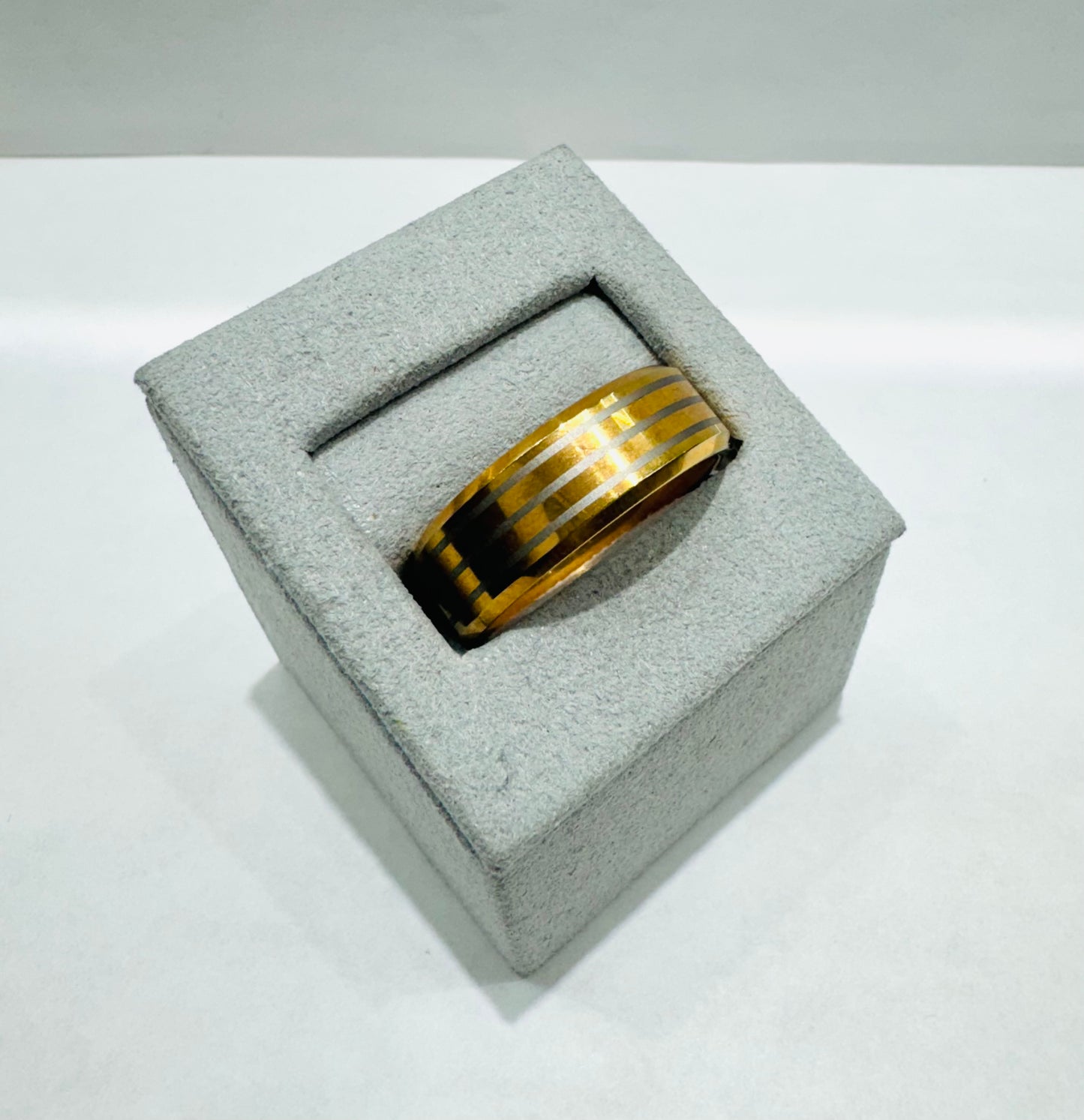 MENS TUNGSTEN CARBIDE WEDDING BAND WITH SILVER TONED STRIPES 7.7mm, SIZE: 11