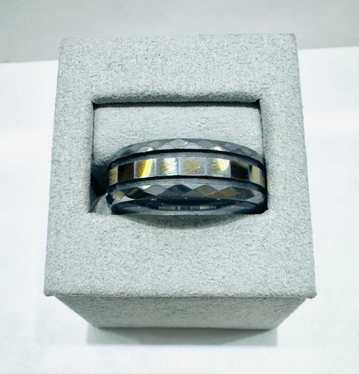 BLACK & GOLD PLATED TUNGSTEN BAND WITH POLISHED FACET CUT DESIGN 7.8mm, SIZE: 12