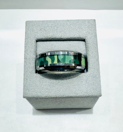 MENS POLISHED TUNGSTEN CARBIDE WEDDING BAND WITH GREEN CAMOUFLAGE INLAY 8mm, SIZE: 12