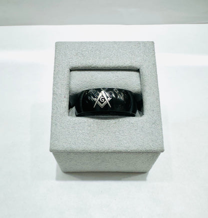 BLACK STAINLESS STEEL MASONIC BAND WITH ETCHED SQUARE & COMPASS SYMBOL 8mm, SIZE: 10.5