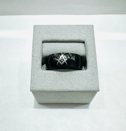 BLACK STAINLESS STEEL MASONIC BAND WITH ETCHED SQUARE & COMPASS SYMBOL 8mm, SIZE: 10.5
