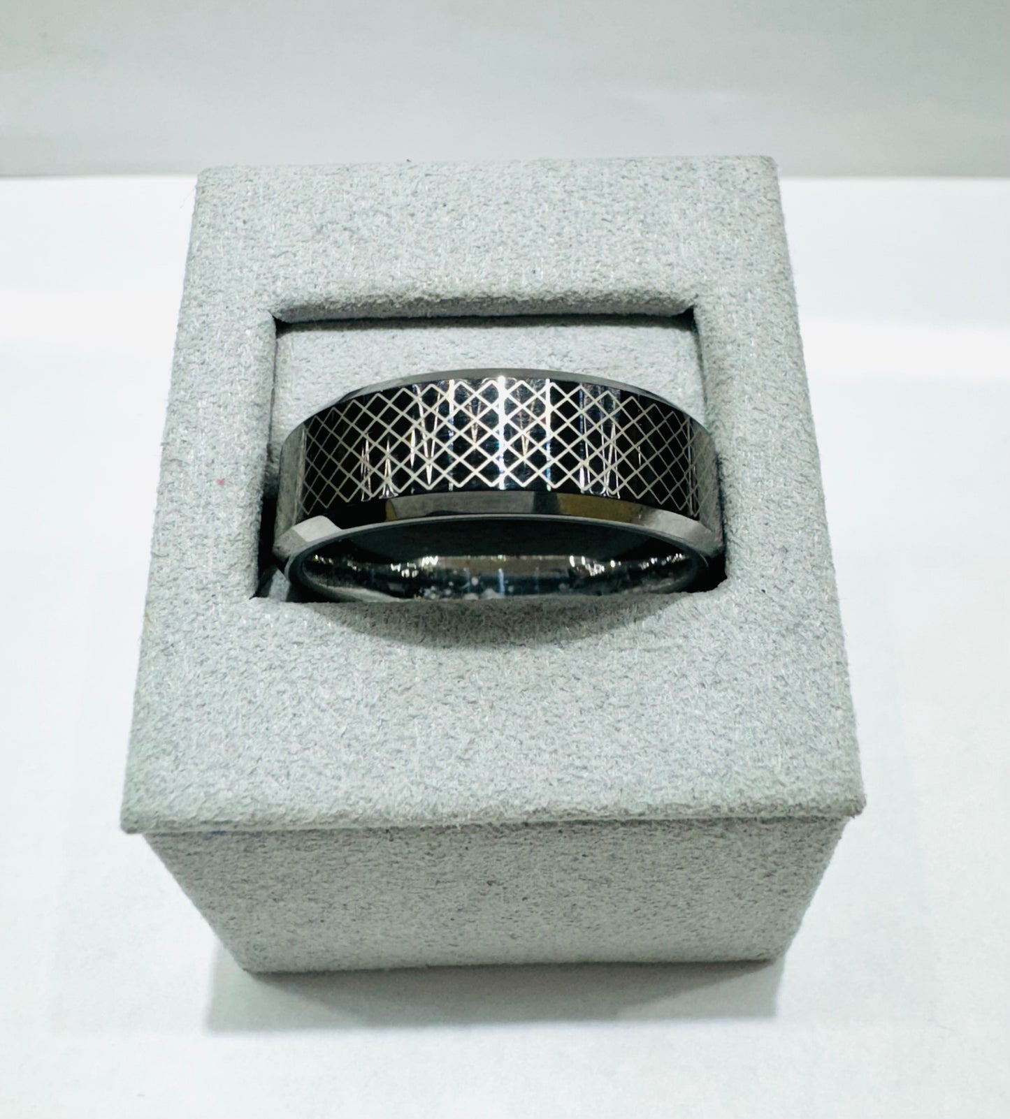 TUNGSTEN CARBIDE WEDDING BAND WITH TEXTURED DIAMOND PATTERN 8mm, SIZE: 14