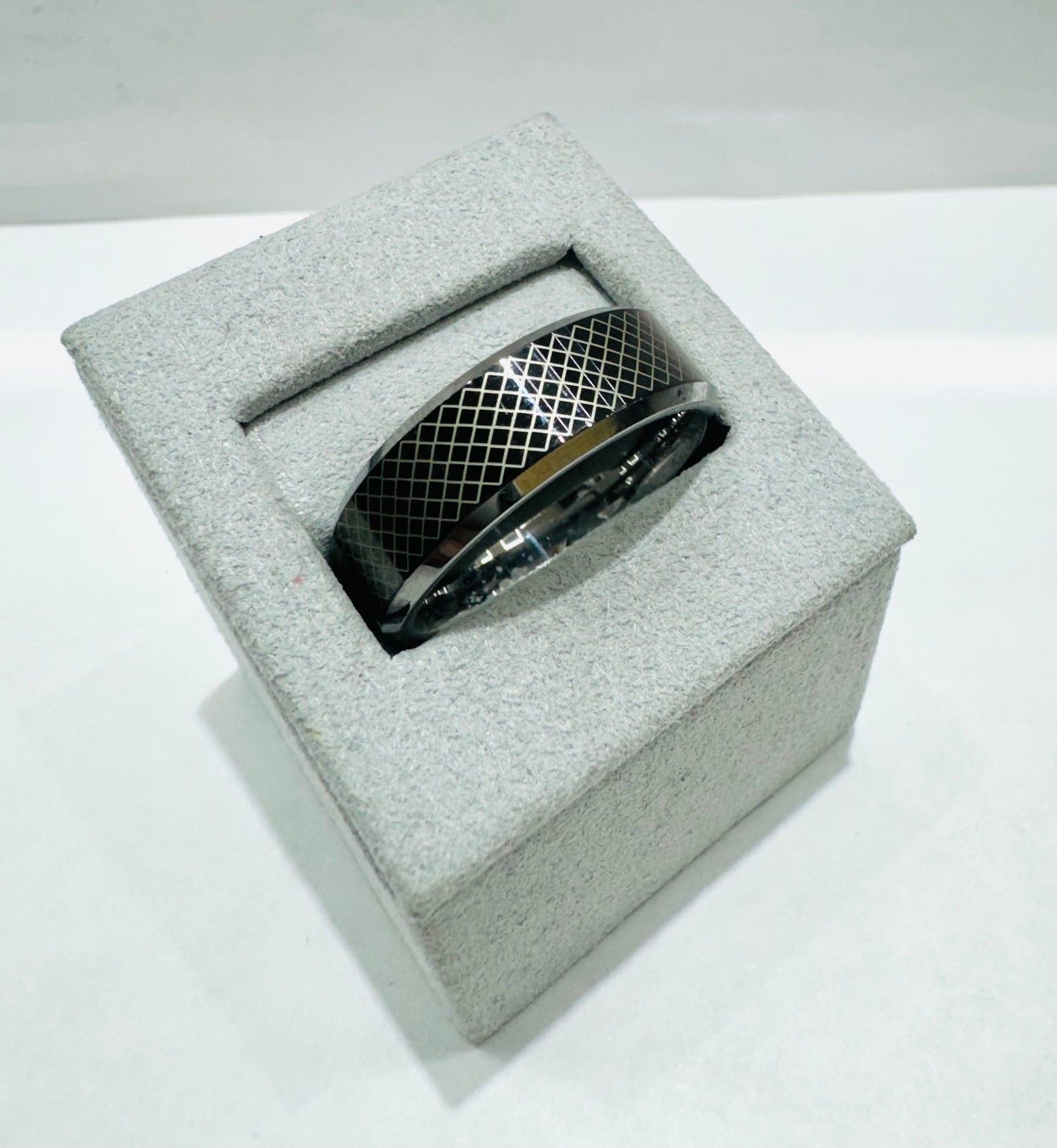 TUNGSTEN CARBIDE WEDDING BAND WITH TEXTURED DIAMOND PATTERN 8mm, SIZE: 14