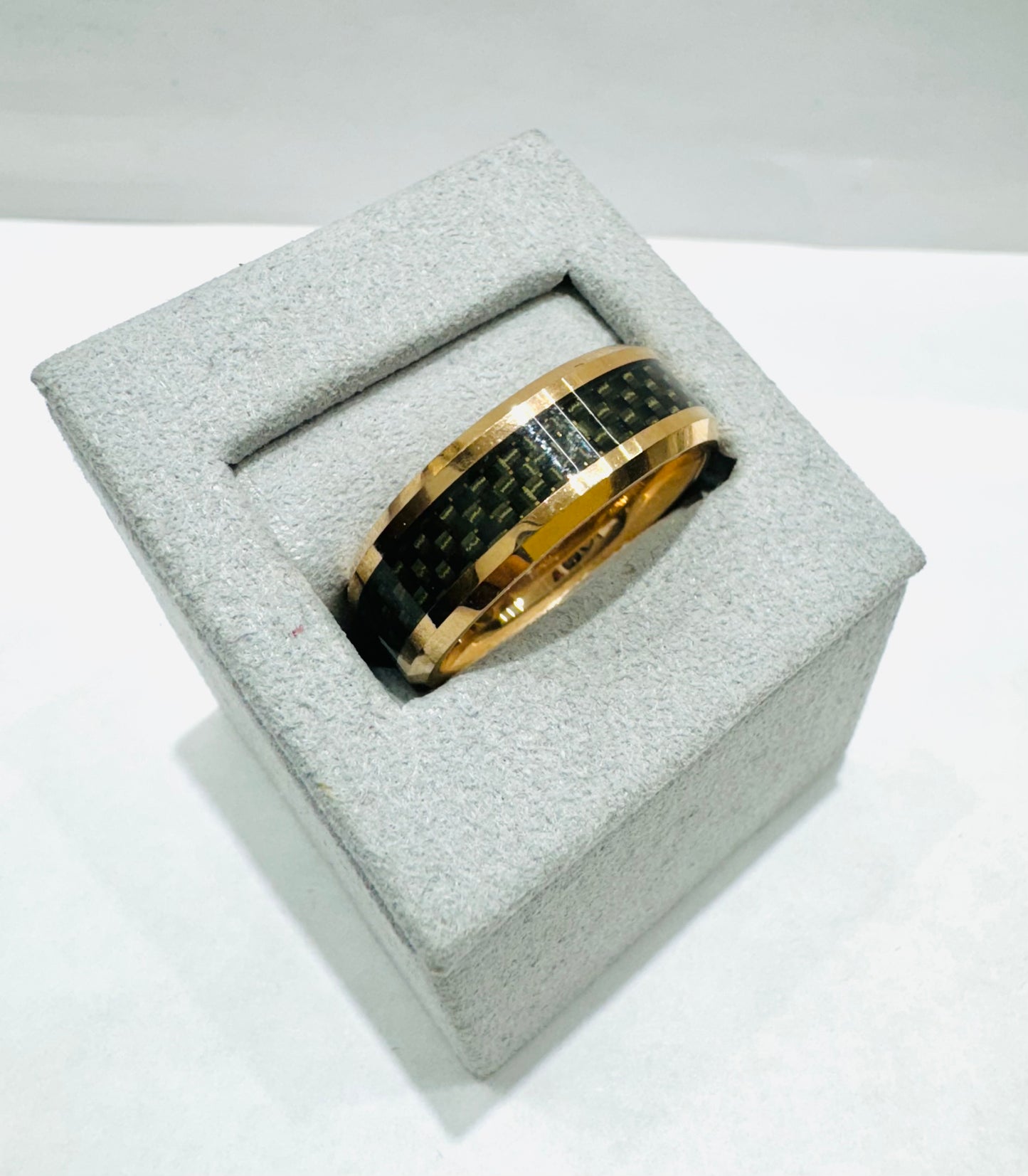 TUNGSTEN CARBIDE WEDDING BAND WITH BLACK CARBON FIBER INLAY 8mm, SIZE: 13