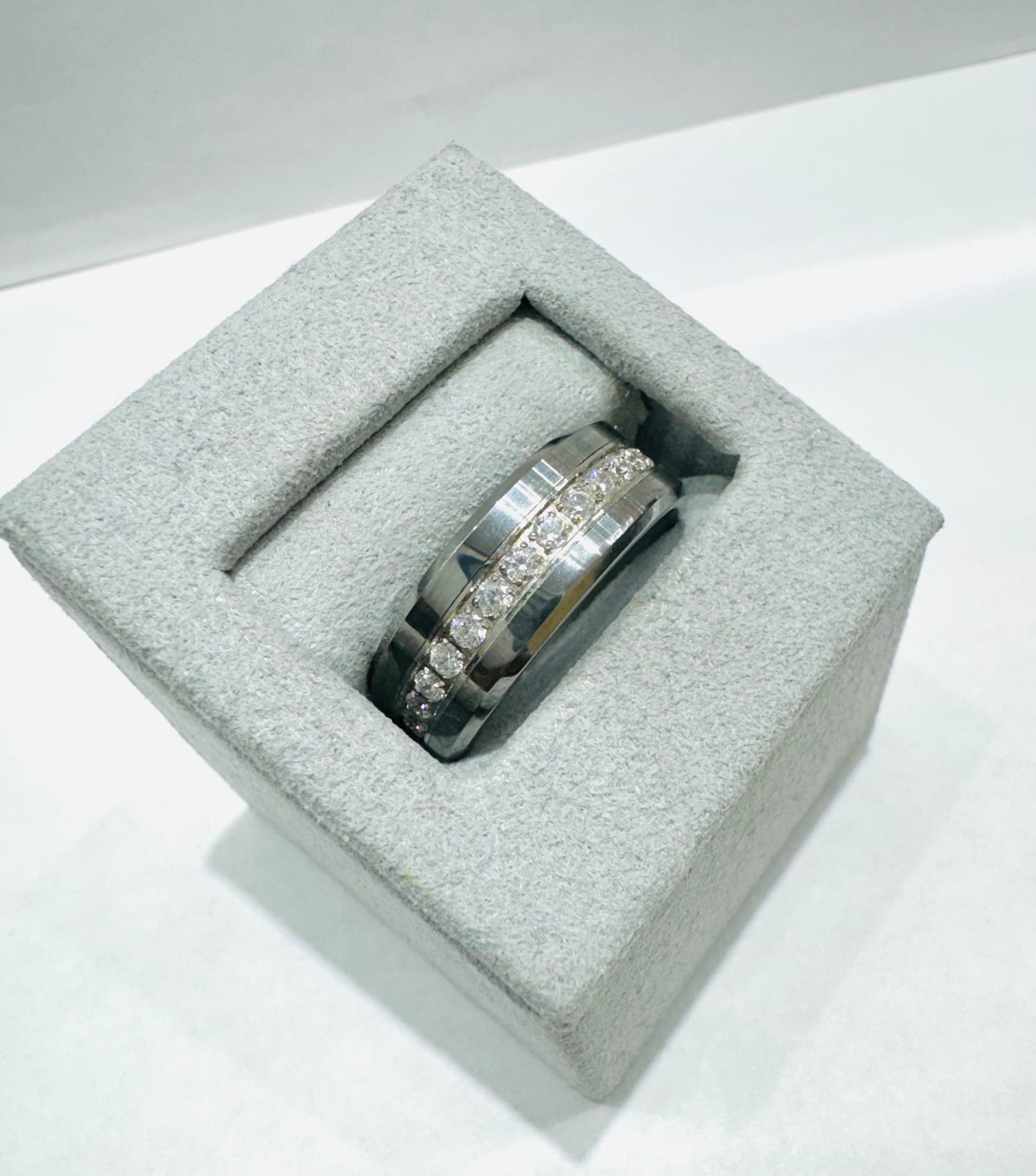 TUNGSTEN CARBIDE WEDDING BAND WITH CZ STONES 8mm, SIZE: 9