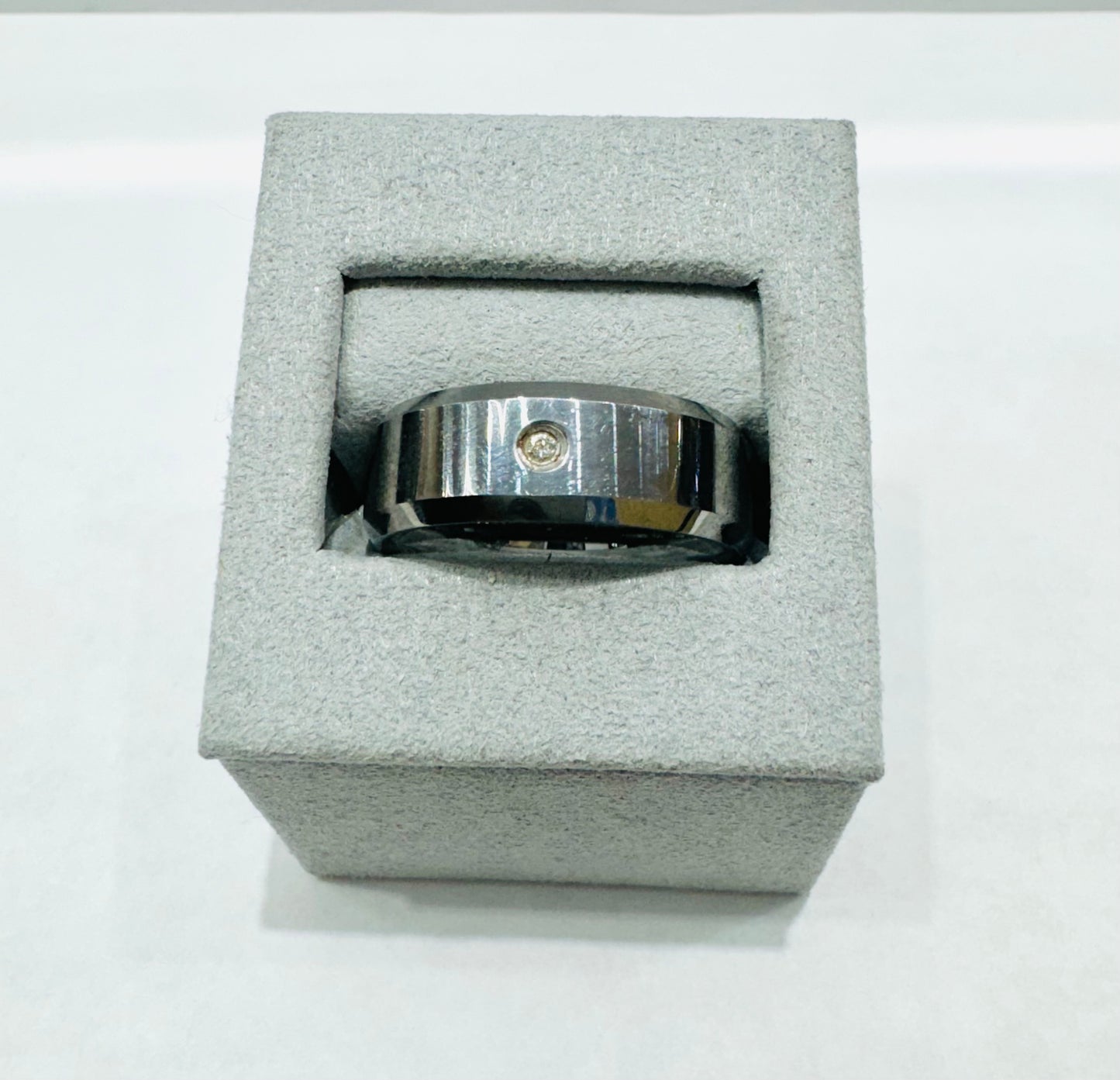 TUNGSTEN MENS WEDDING BAND WITH ONE CZ STONE, WIDTH: 8mm, SIZE: 11