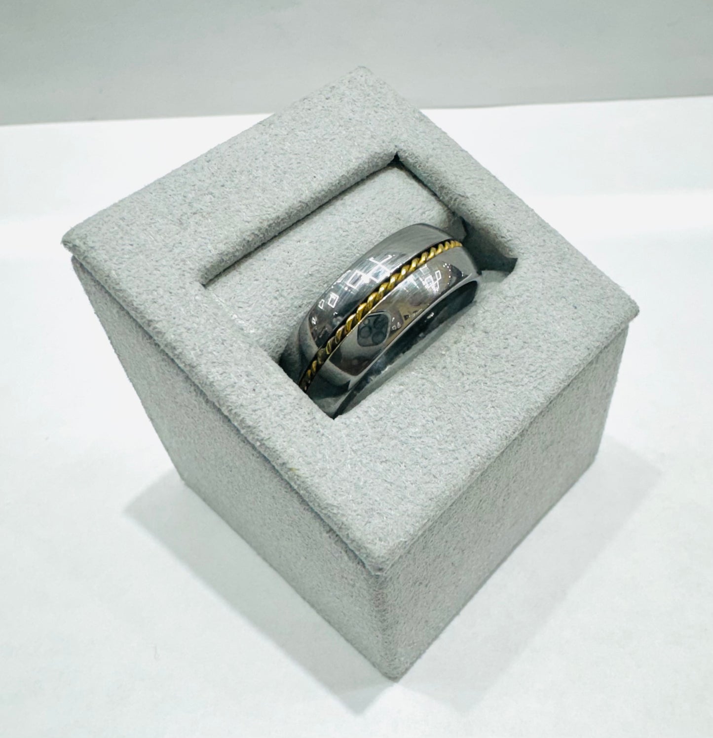 TUNGSTEN WEDDING BAND WITH GOLD PLATED BRAIDED INLAY 8mm, SIZE: 9