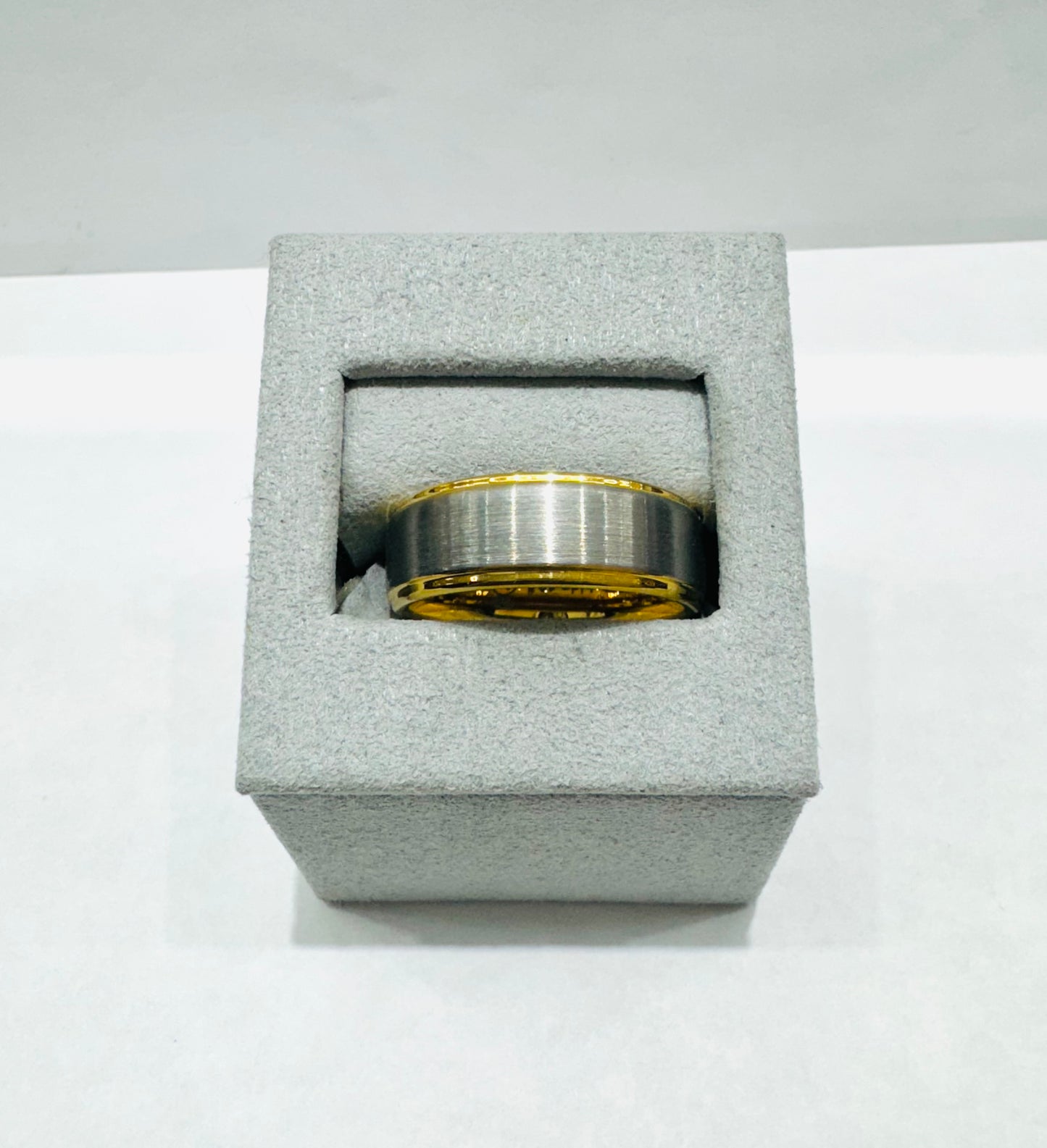 GOLD PLATED TUNGSTEN CARBIDE MENS WEDDING BAND WITH SILVER POLISHED 8mm, SIZE: 10