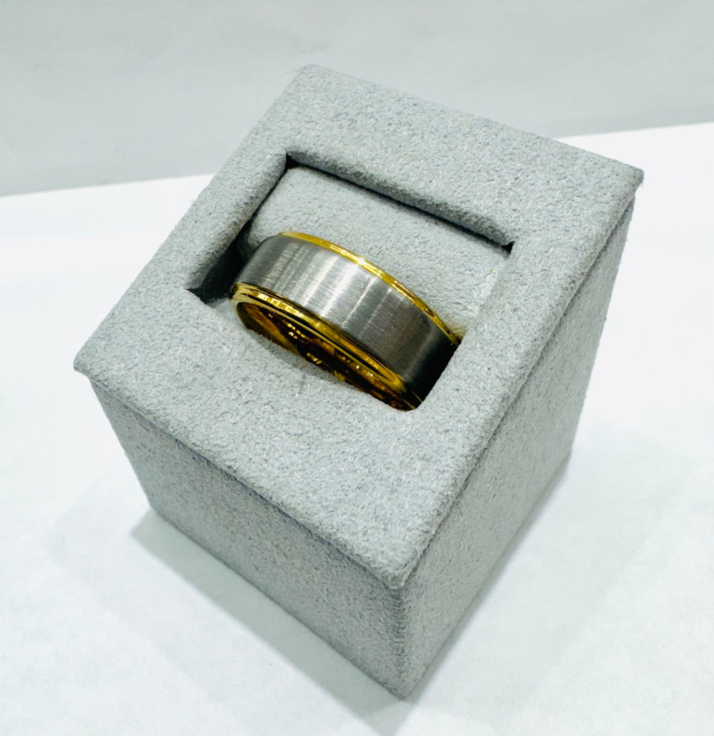 GOLD PLATED TUNGSTEN CARBIDE MENS WEDDING BAND WITH SILVER POLISHED 8mm, SIZE: 10