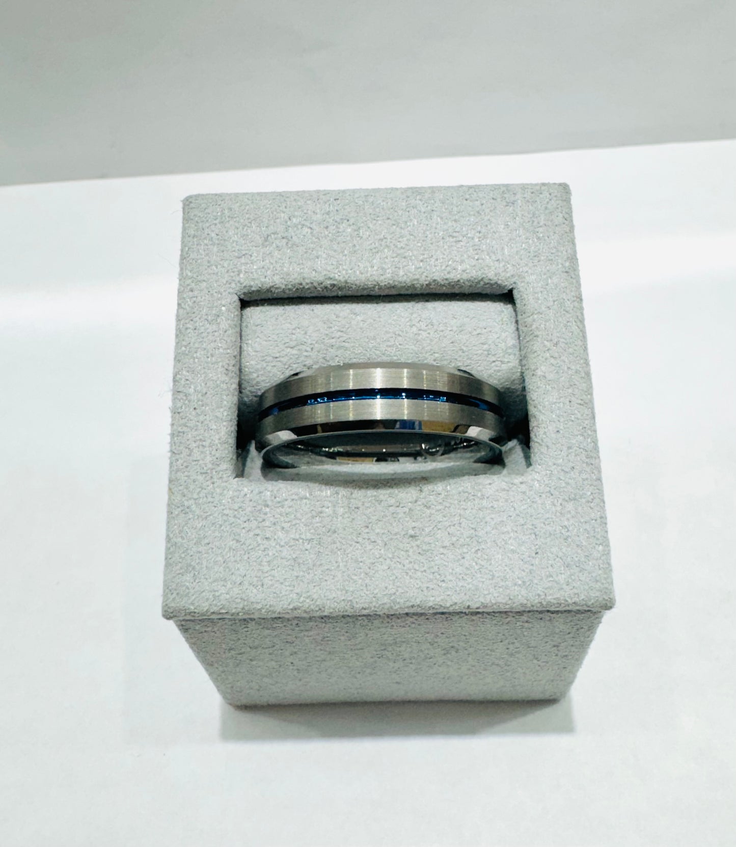 SILVER COLOR TUNGSTEN CARBIDE MENS WEDDING BAND WITH BLUE INLAY 6mm, SIZE: 10
