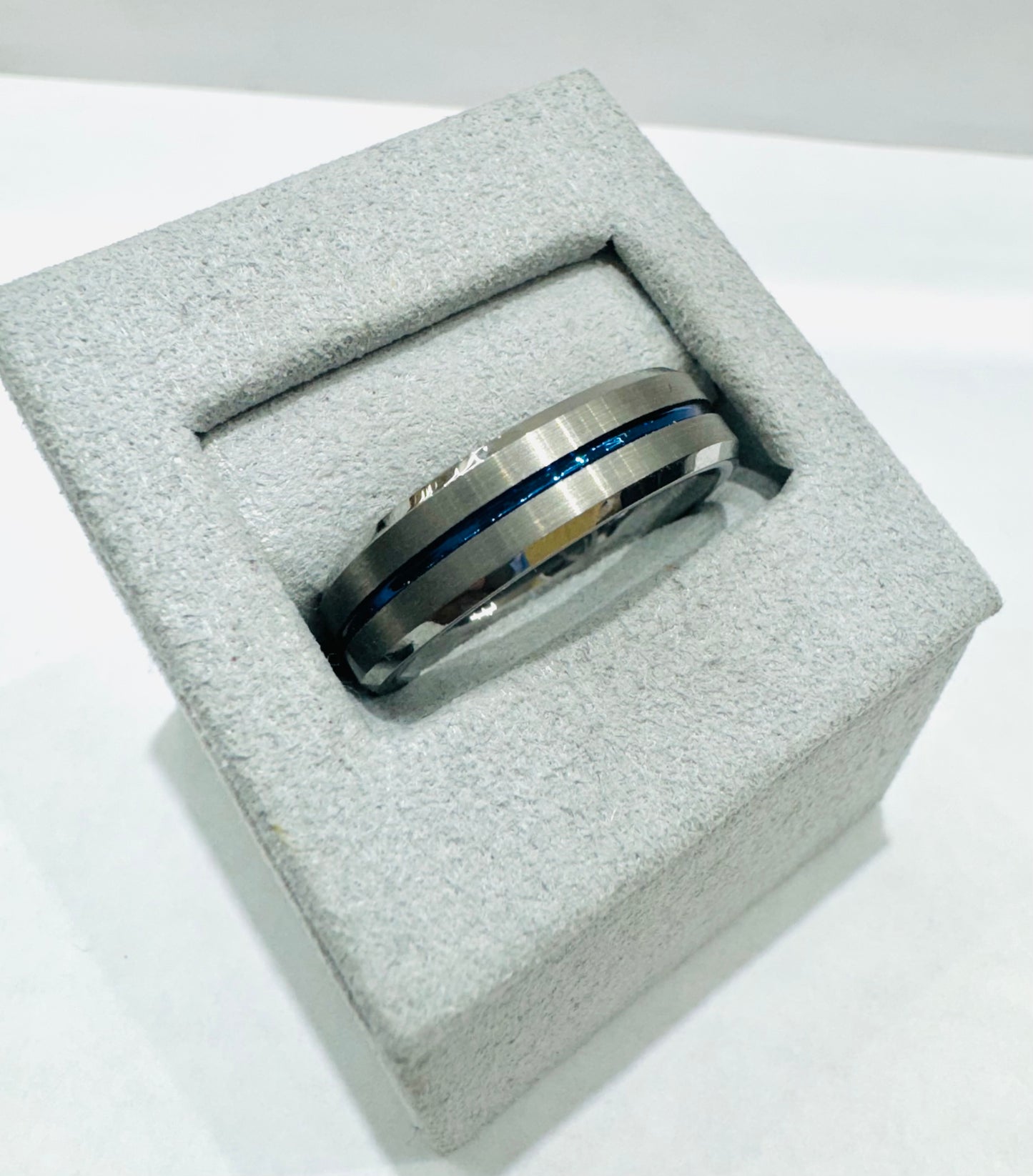 SILVER COLOR TUNGSTEN CARBIDE MENS WEDDING BAND WITH BLUE INLAY 6mm, SIZE: 10