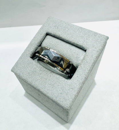 TUNGSTEN CARBIDE MENS WEDDING BAND WITH FACETED HAMMERED DESIGN 6mm, SIZE: 10.5