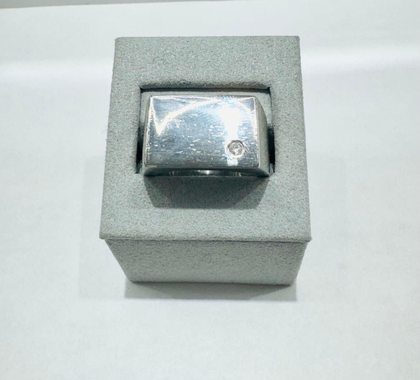 STAINLESS STEEL WEDDING BAND WITH ONE CZ STONE 9mm, SIZE: 10