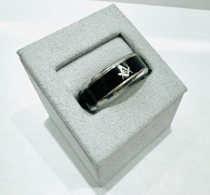 MENS TWO TONE STAINLESS STEEL MASONIC BAND WITH SQUARE & COMPASS SYMBOL 8mm, SIZE: 10.5