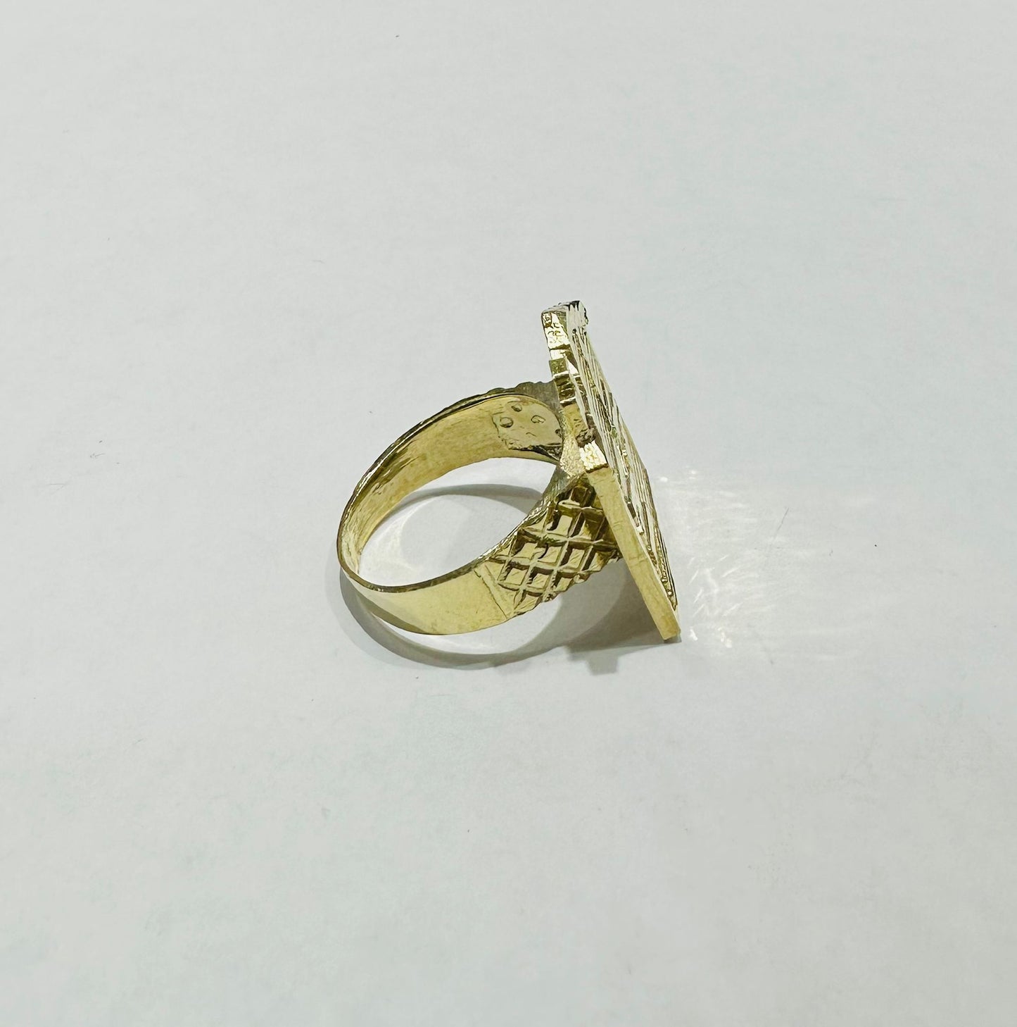 10K GOLD TRAP HOUSE RING-WEIGHT: 7.1gm