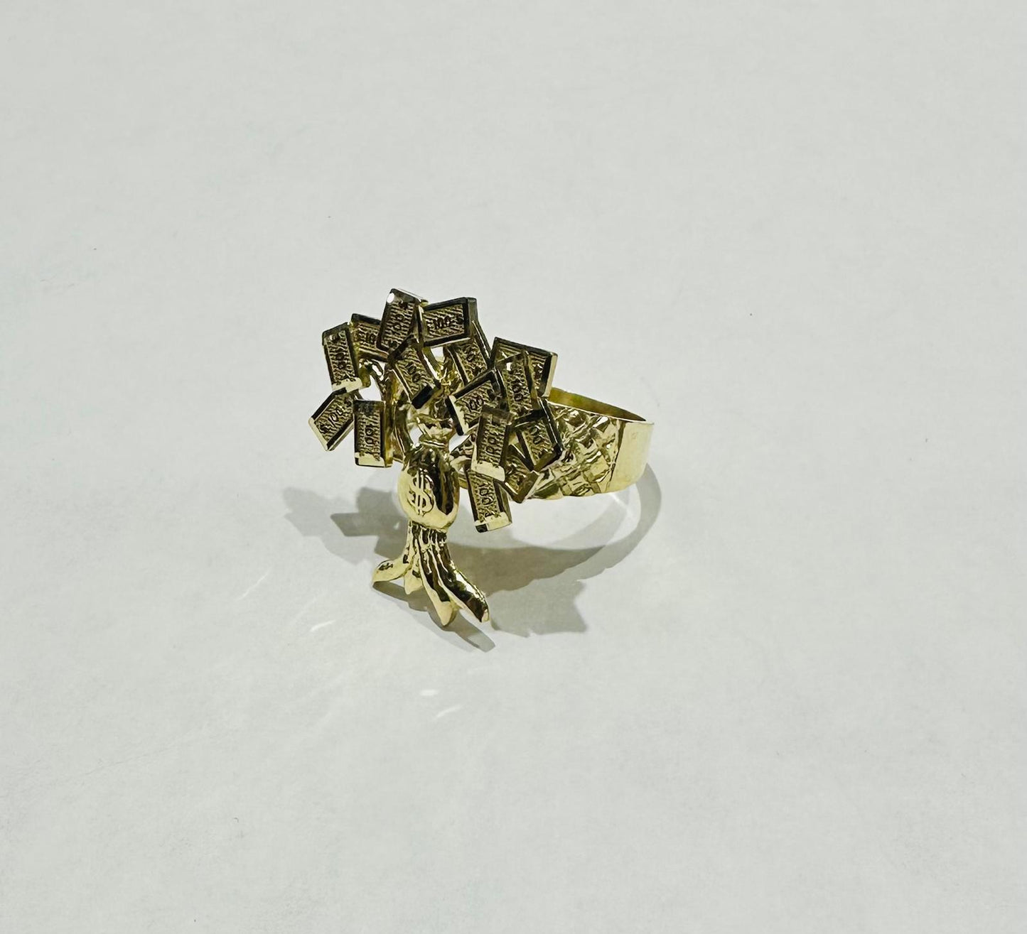 10K GOLD MONEY TREE- WEIGHT: 5.9gm