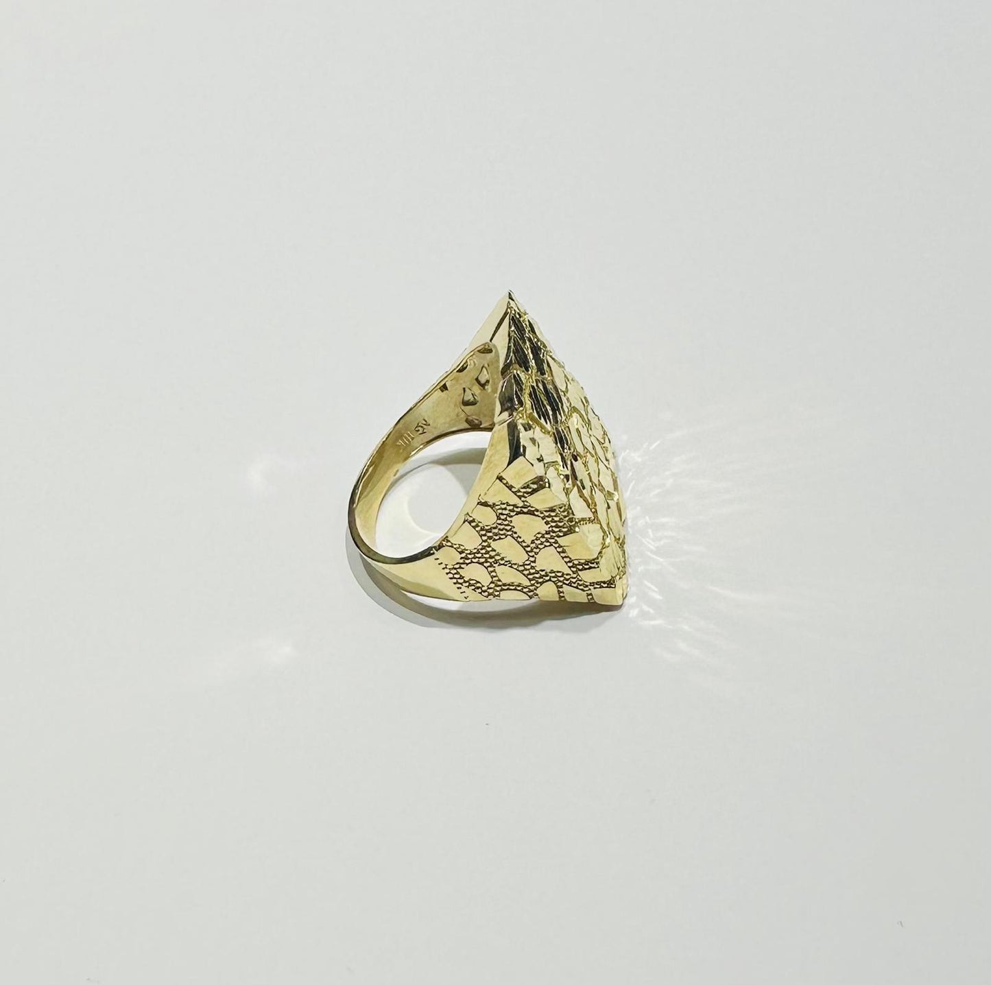 10K GOLD NUGGET RING, WEIGHT: 10.00gm
