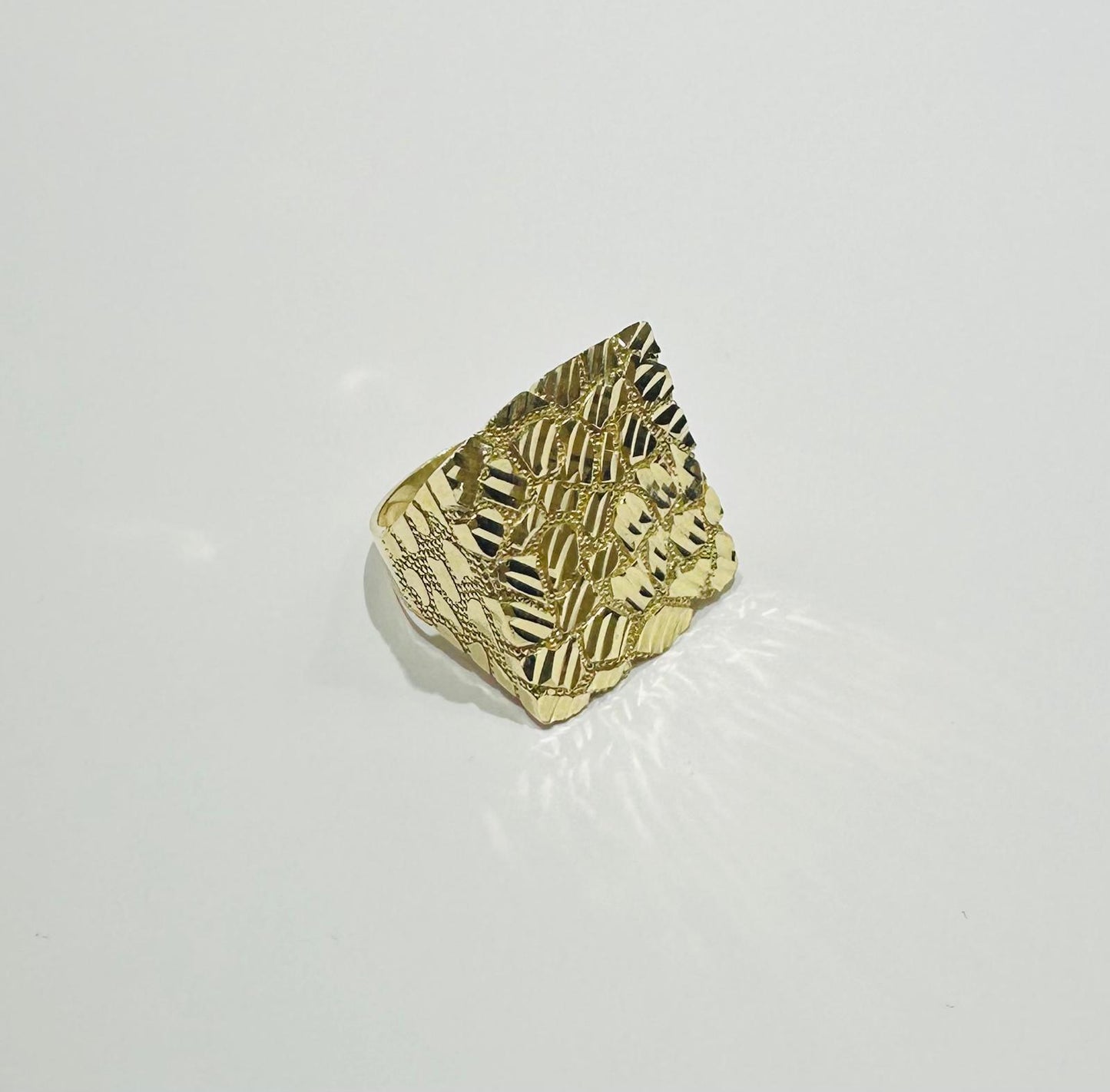 10K GOLD NUGGET RING, WEIGHT: 10.00gm