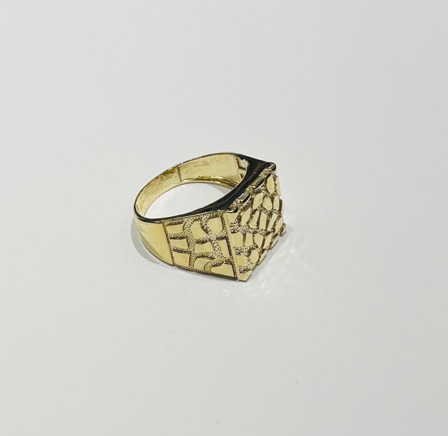 10K GOLD NUGGET RING, WEIGHT: 4.2gm