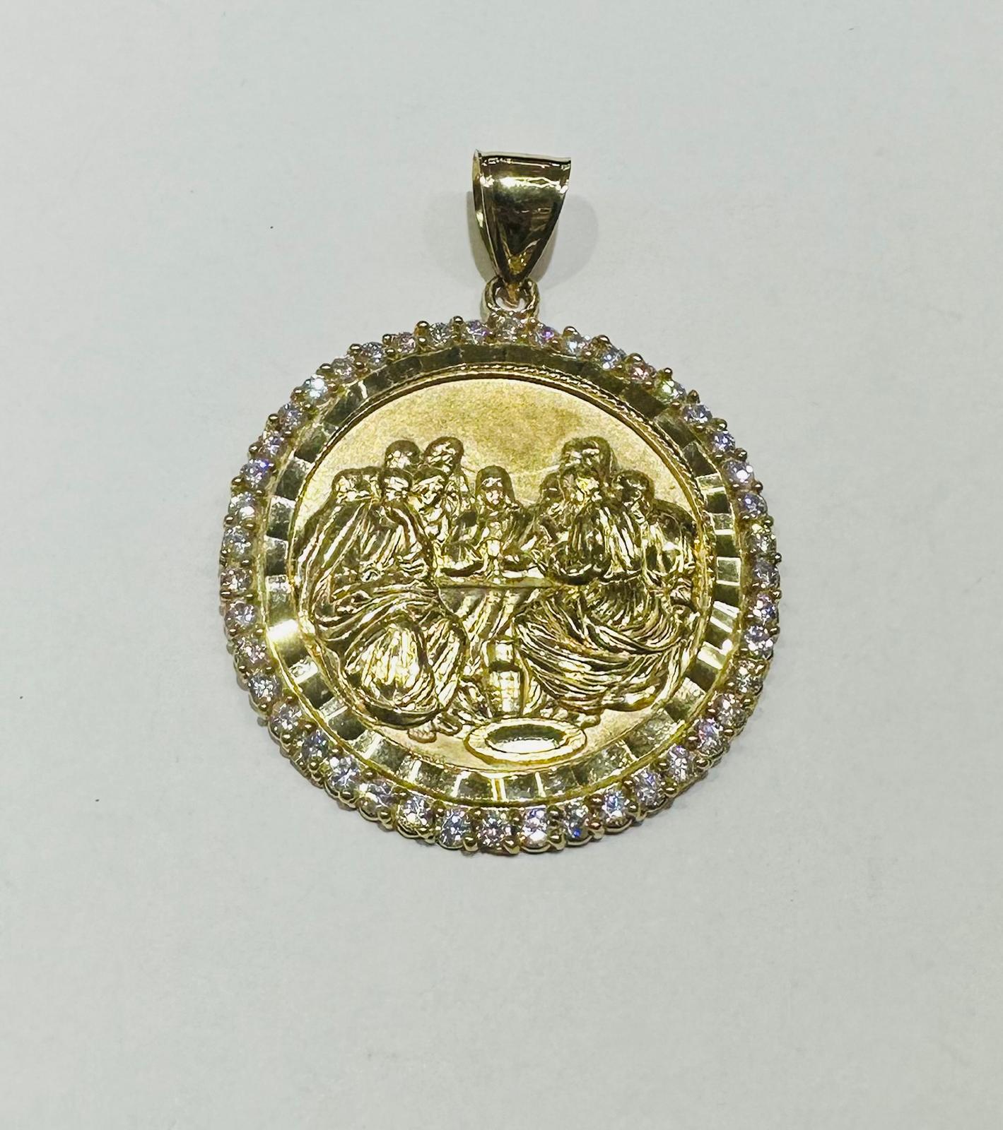 10K GOLD ROUND LAST SUPPER PENDANT, WEIGHT: 22.4gm