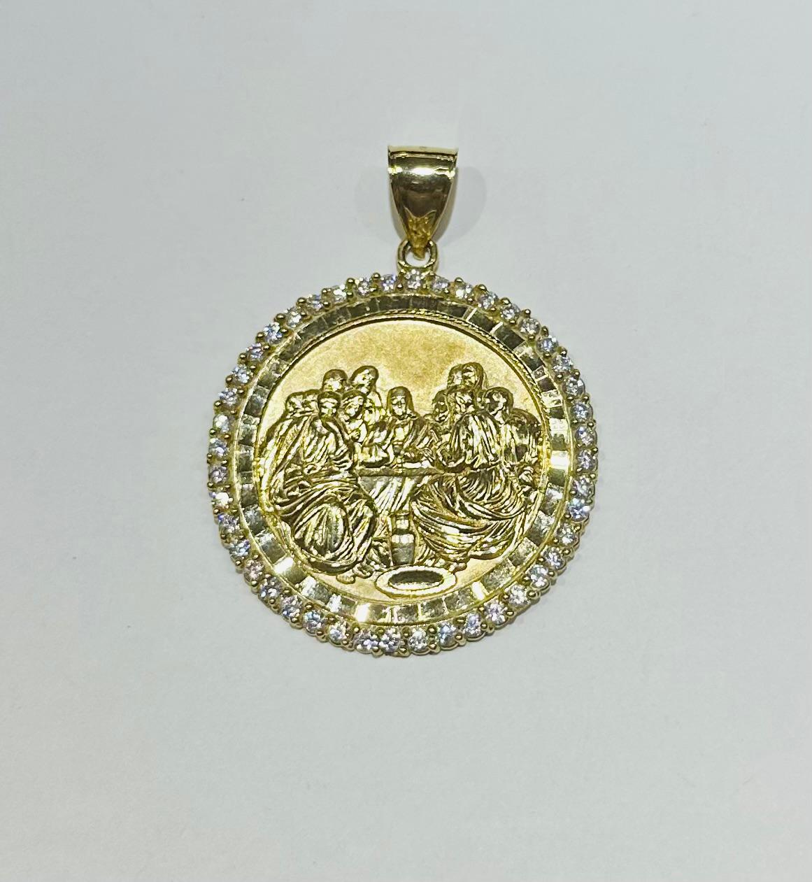 10K GOLD ROUND LAST SUPPER PENDANT, WEIGHT: 22.4gm